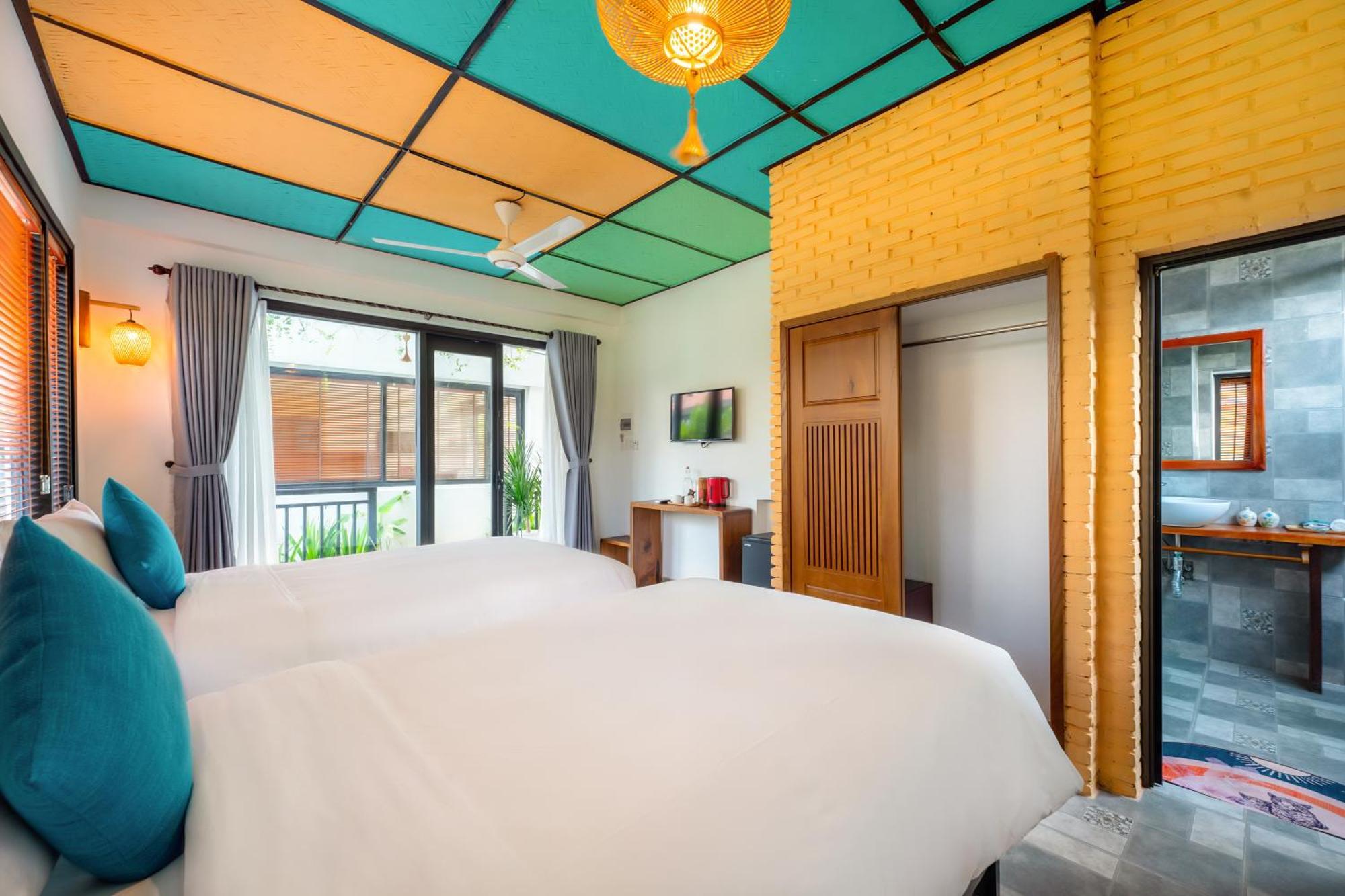 Sunkised Paddy Hotel