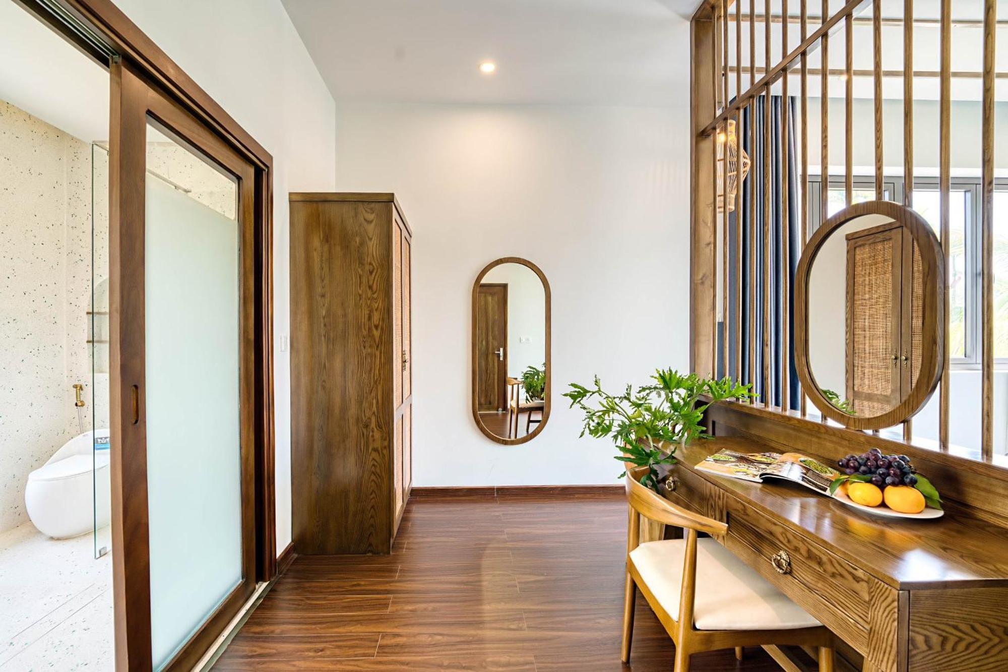 Villa Serene Villa, 4brs Riverside, Private Pool Hoi An