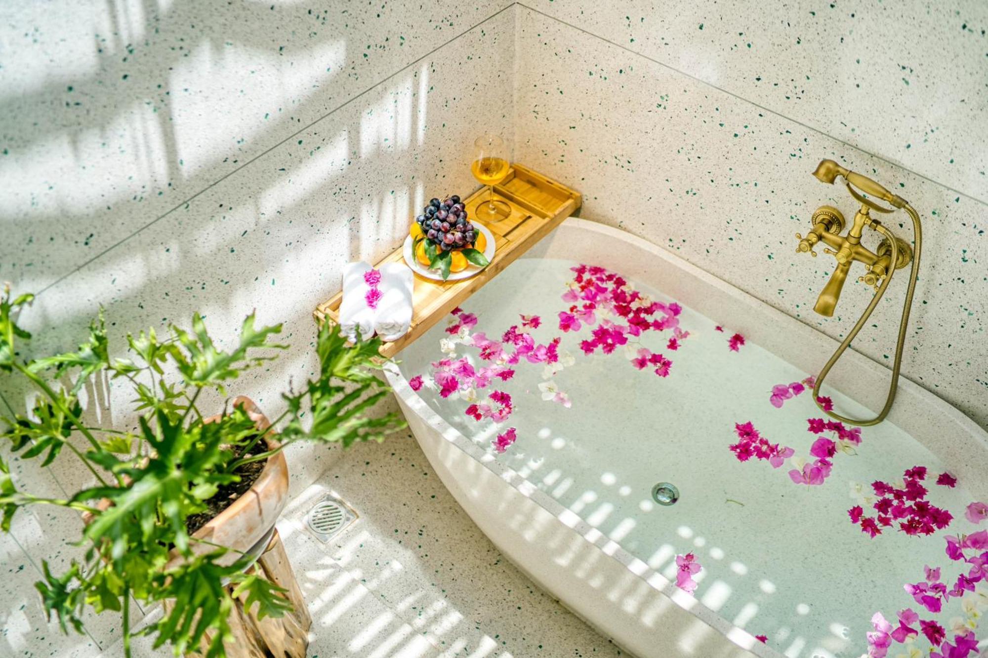 Villa Serene Villa, 4brs Riverside, Private Pool Hoi An