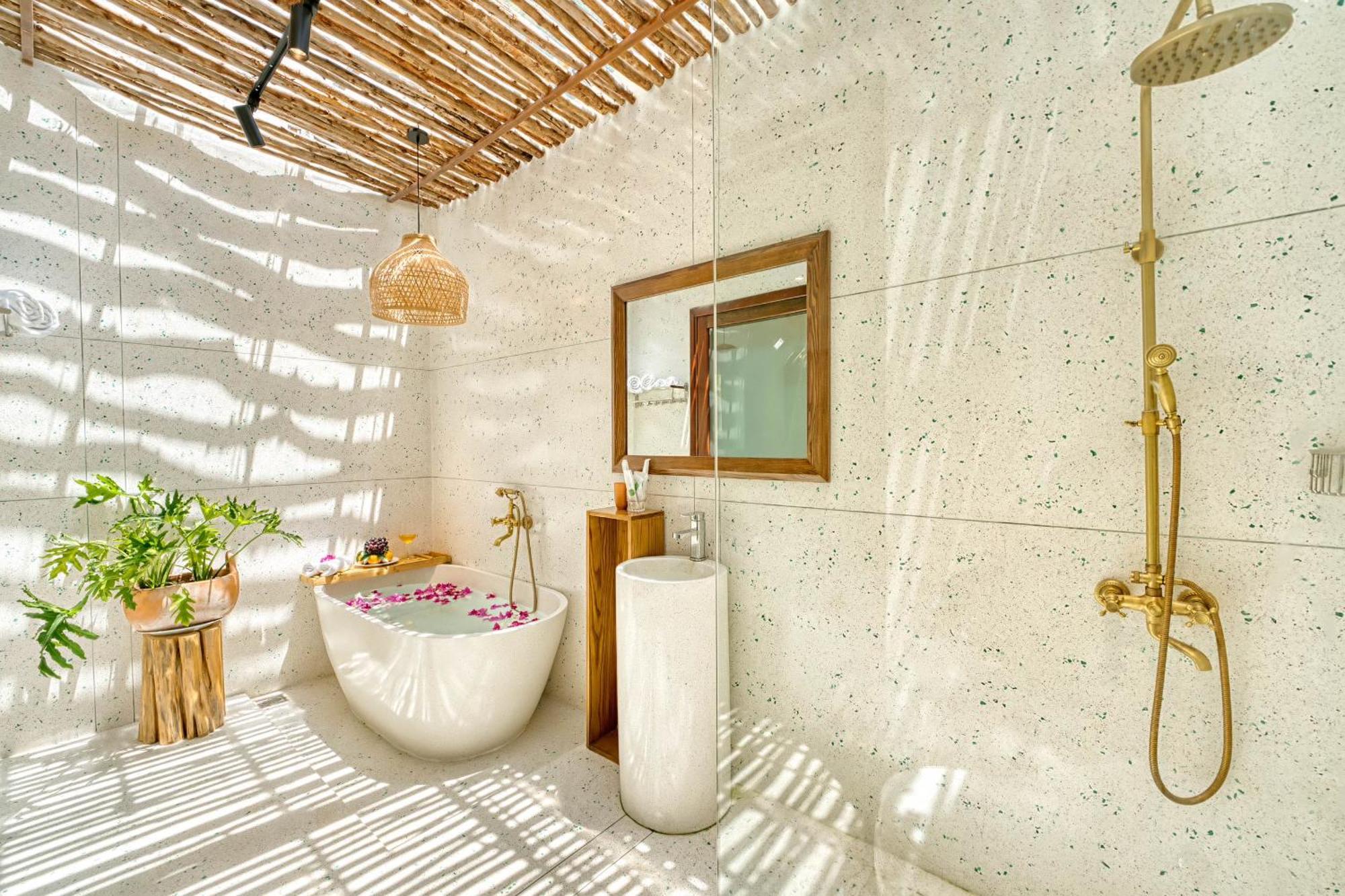 Villa Serene Villa, 4brs Riverside, Private Pool Hoi An