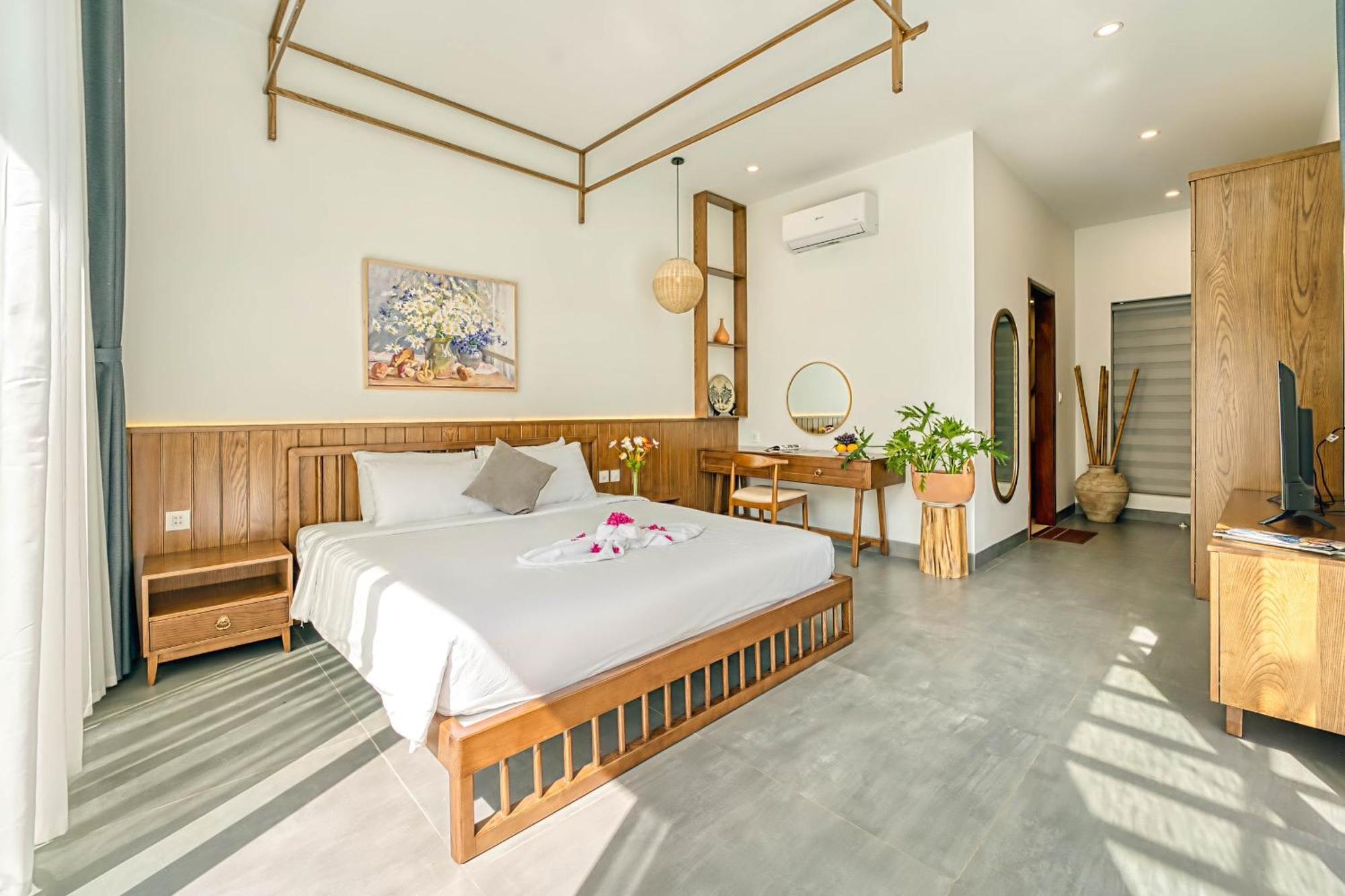 Serene Villa, 4brs Riverside, Private Pool Hoi An
