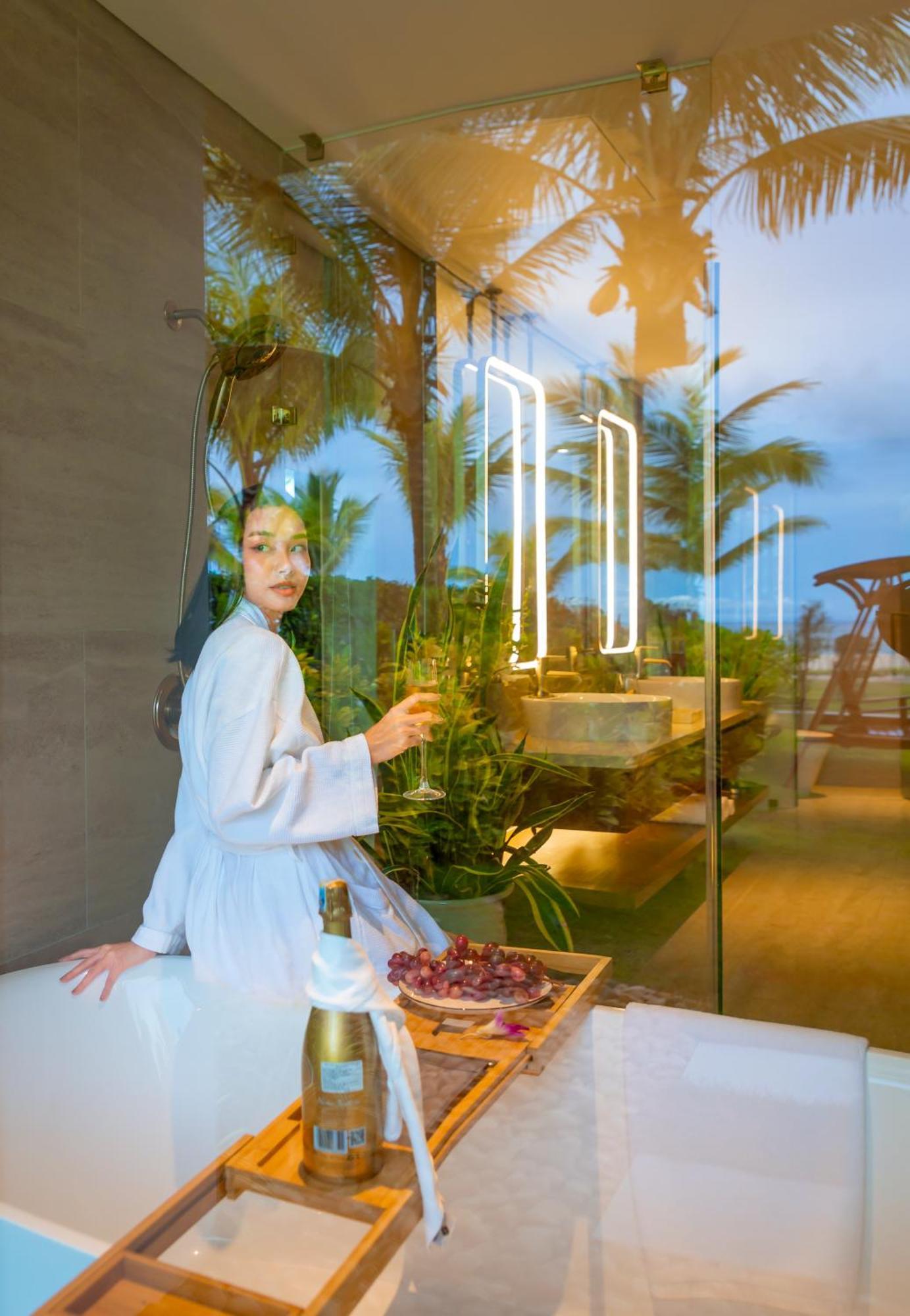 Resort Wyndham Royal Beachfront & 5*