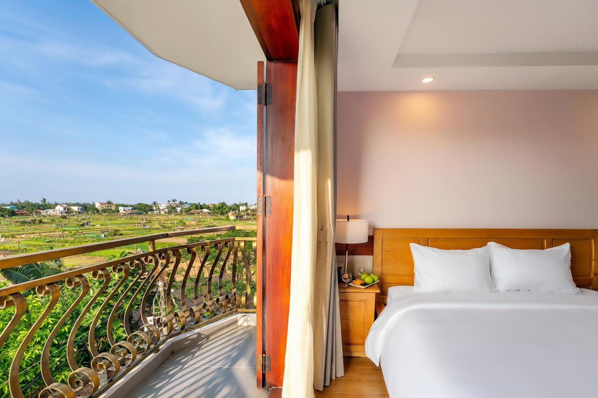 Ong Tam Tra Que Hoi An