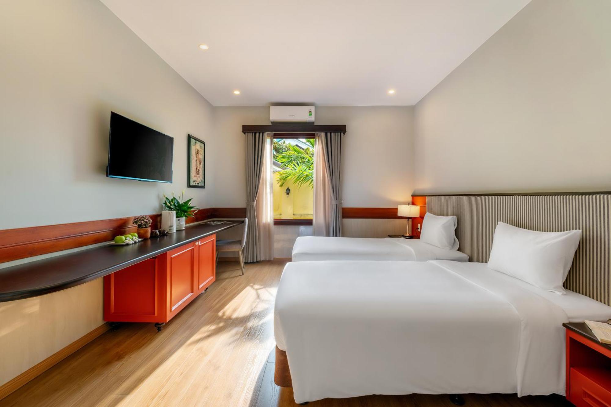 Ong Tam Tra Que Hotel *