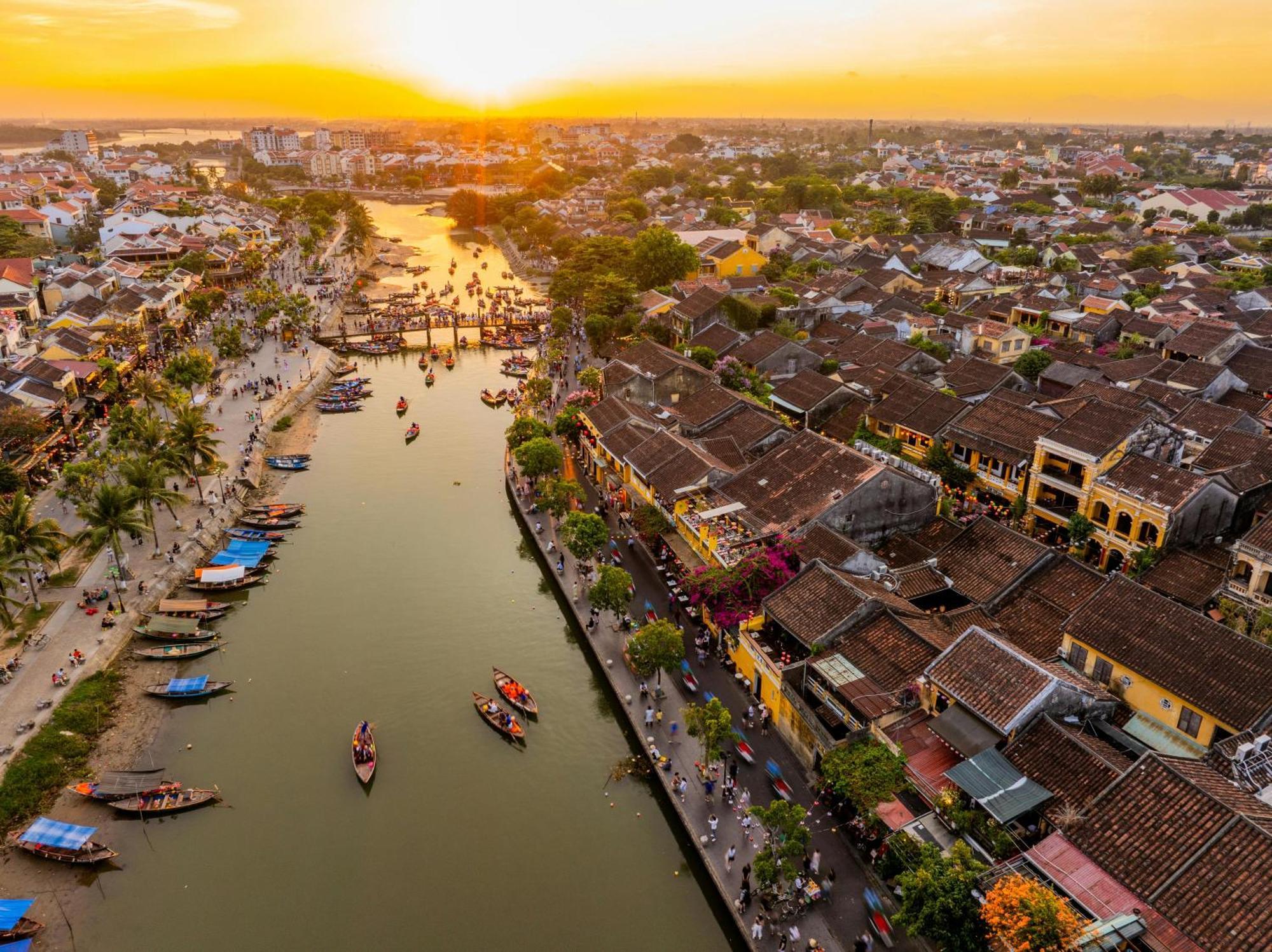Wyndham Royal Beachfront & 5* Hoi An
