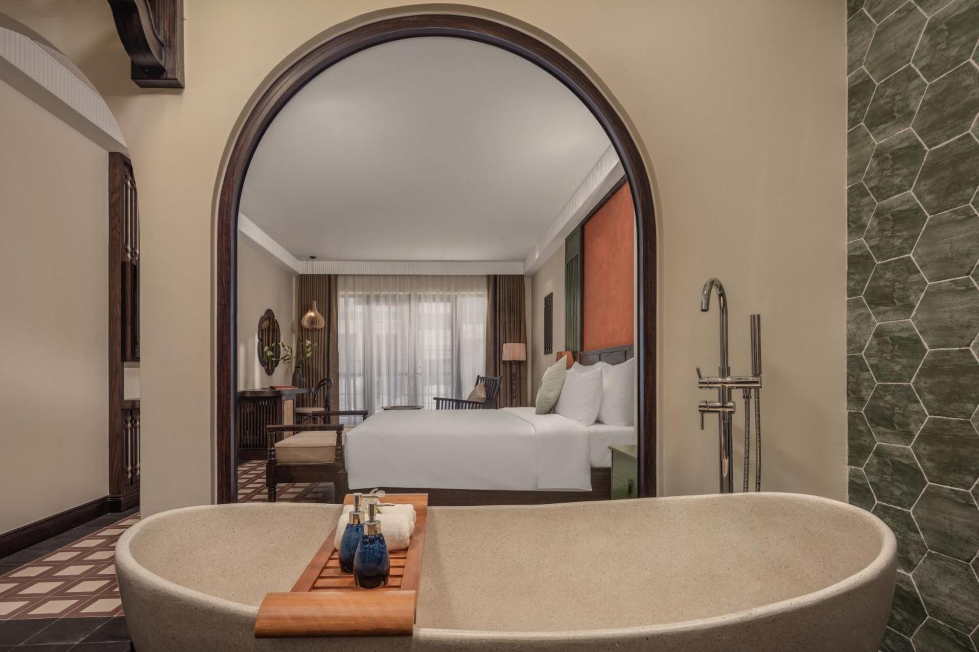 Hotel The Signature 5*