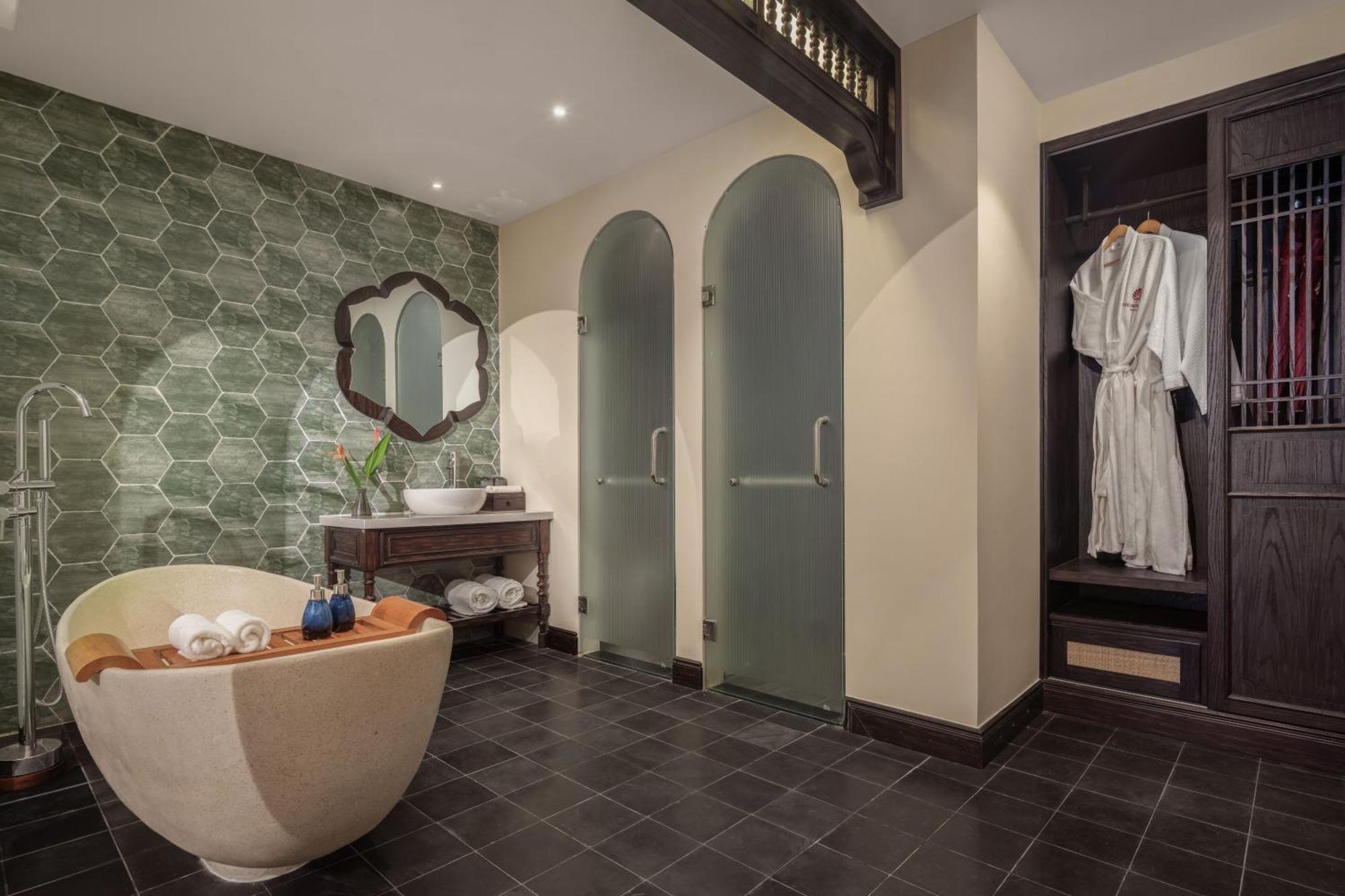 Hotel The Signature 5*