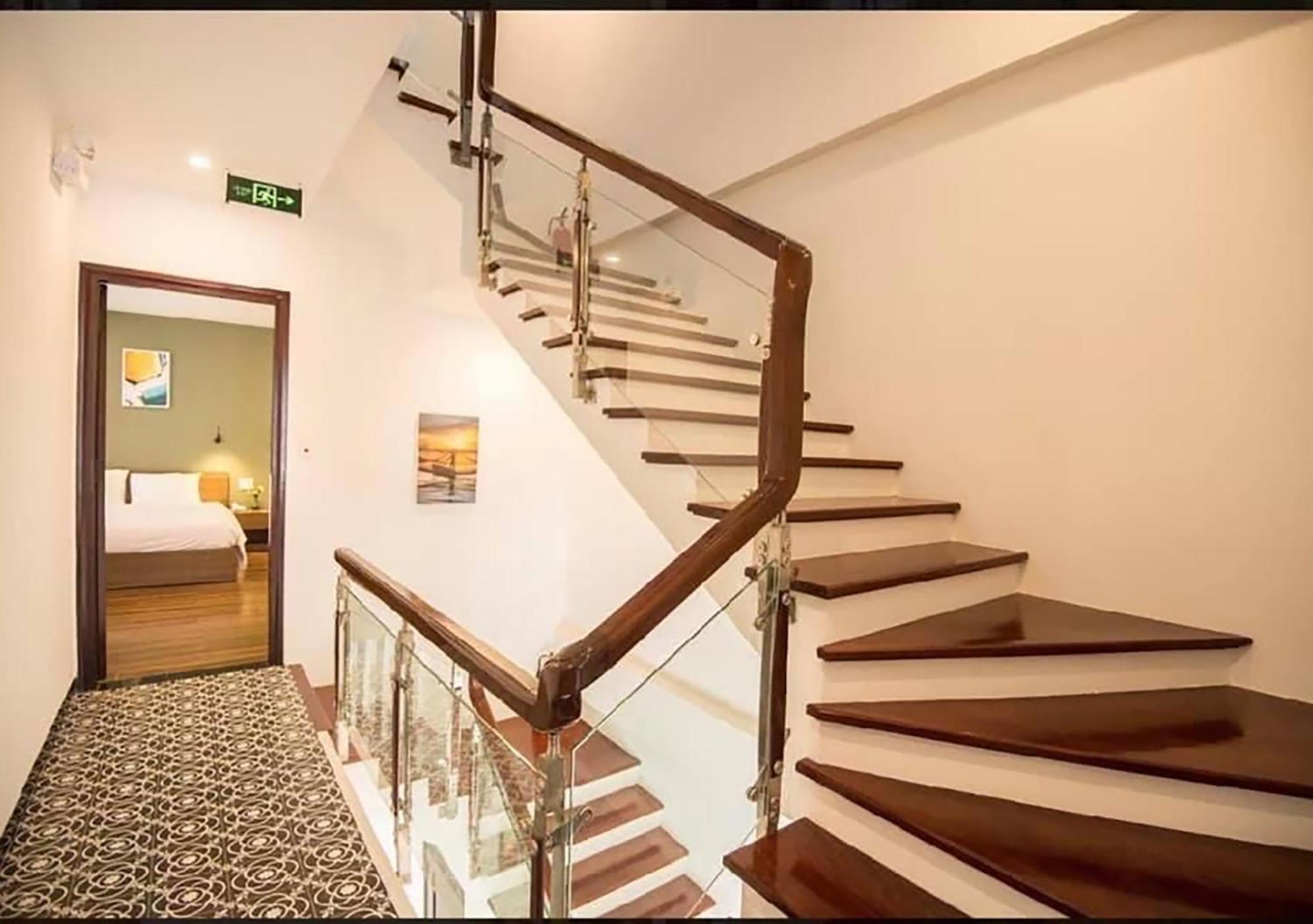January Hotel *