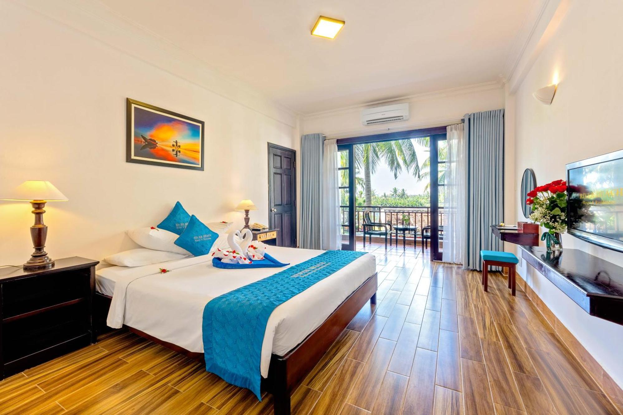 River & Residences 4*