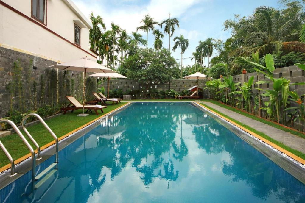 Laughter Garden Hotel