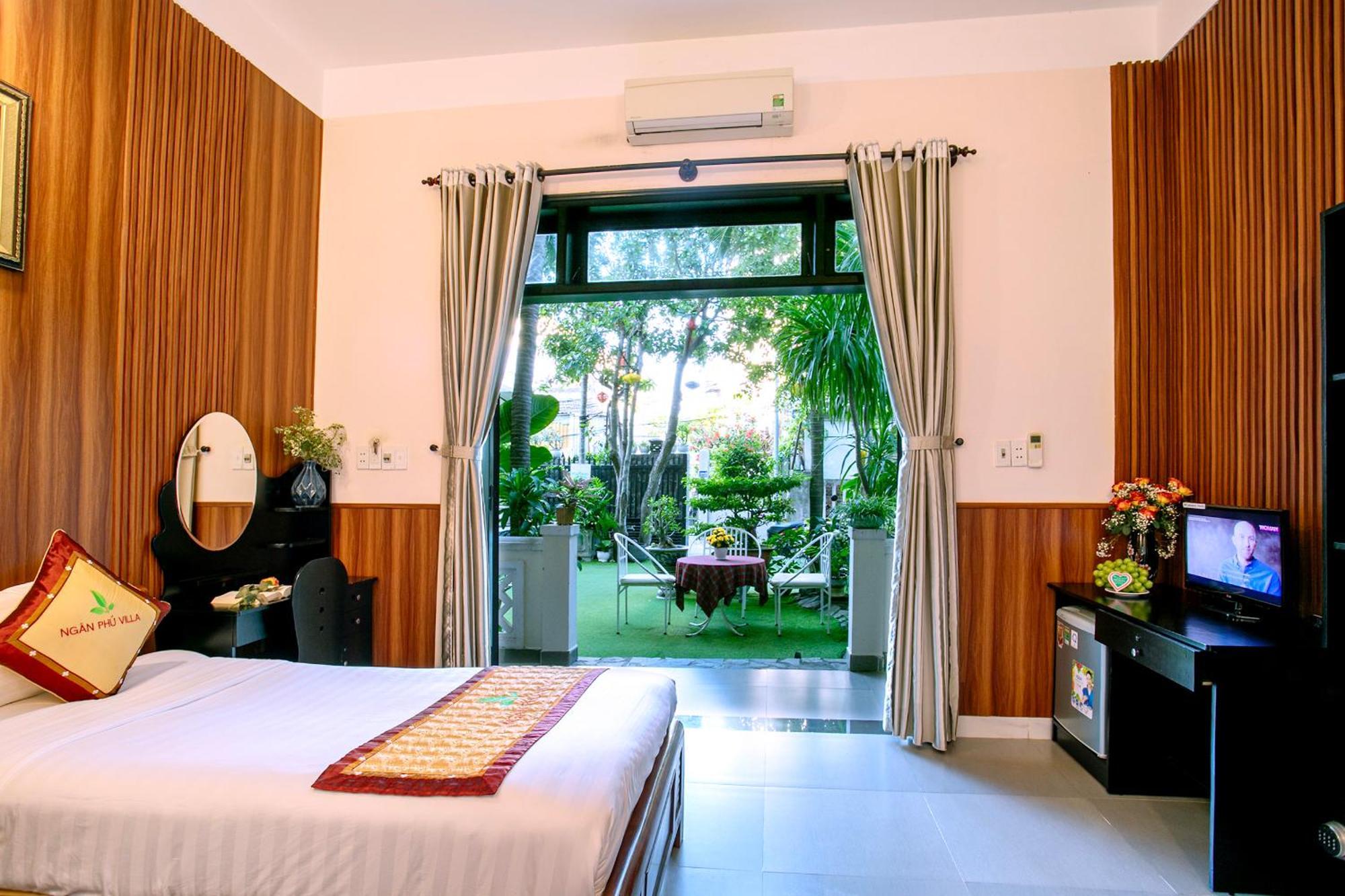 Ngan Phu * Hoi An