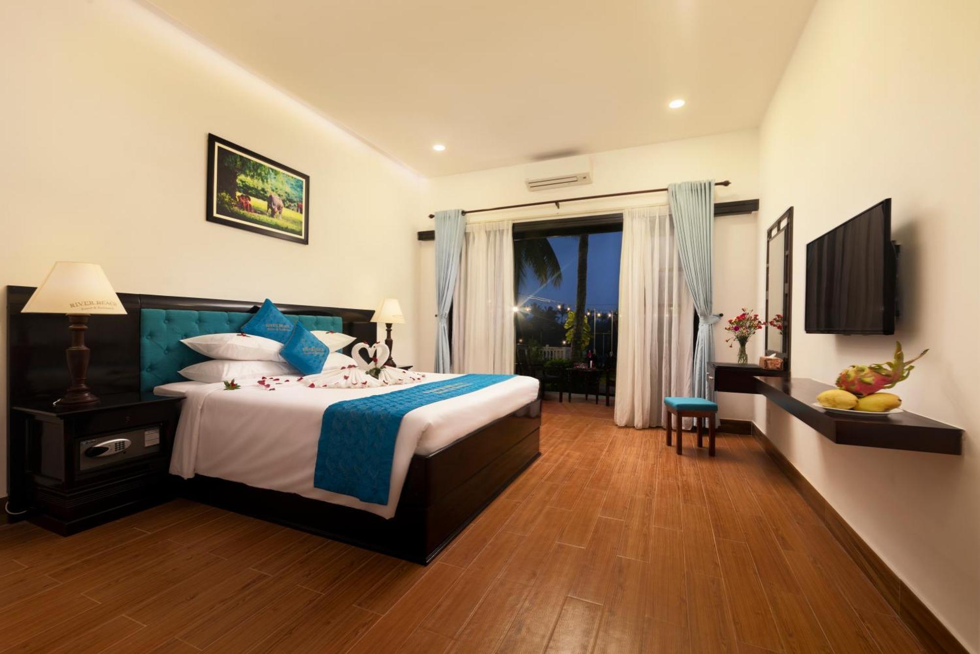 River & Residences 4*