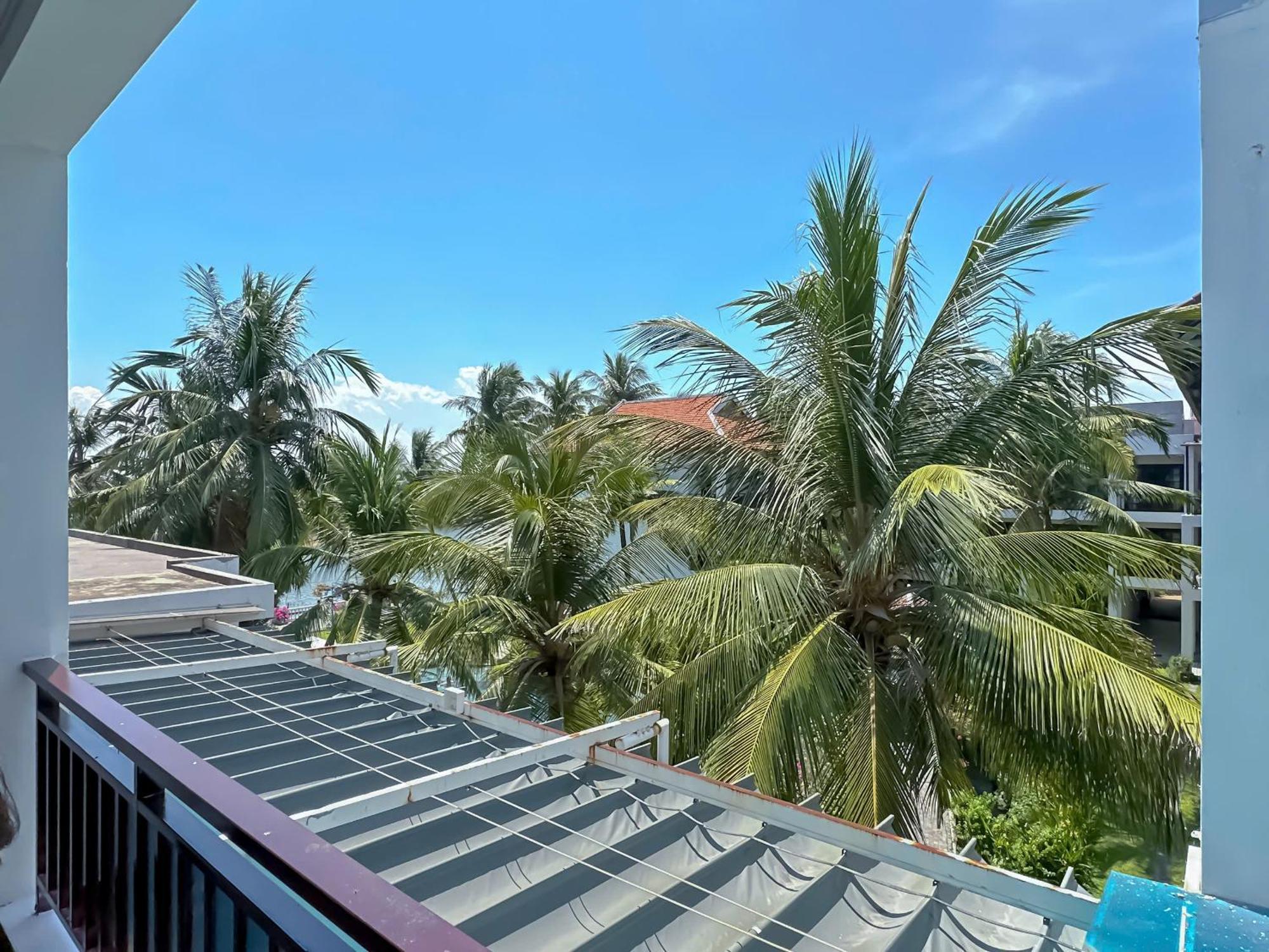 River & Residences 4*