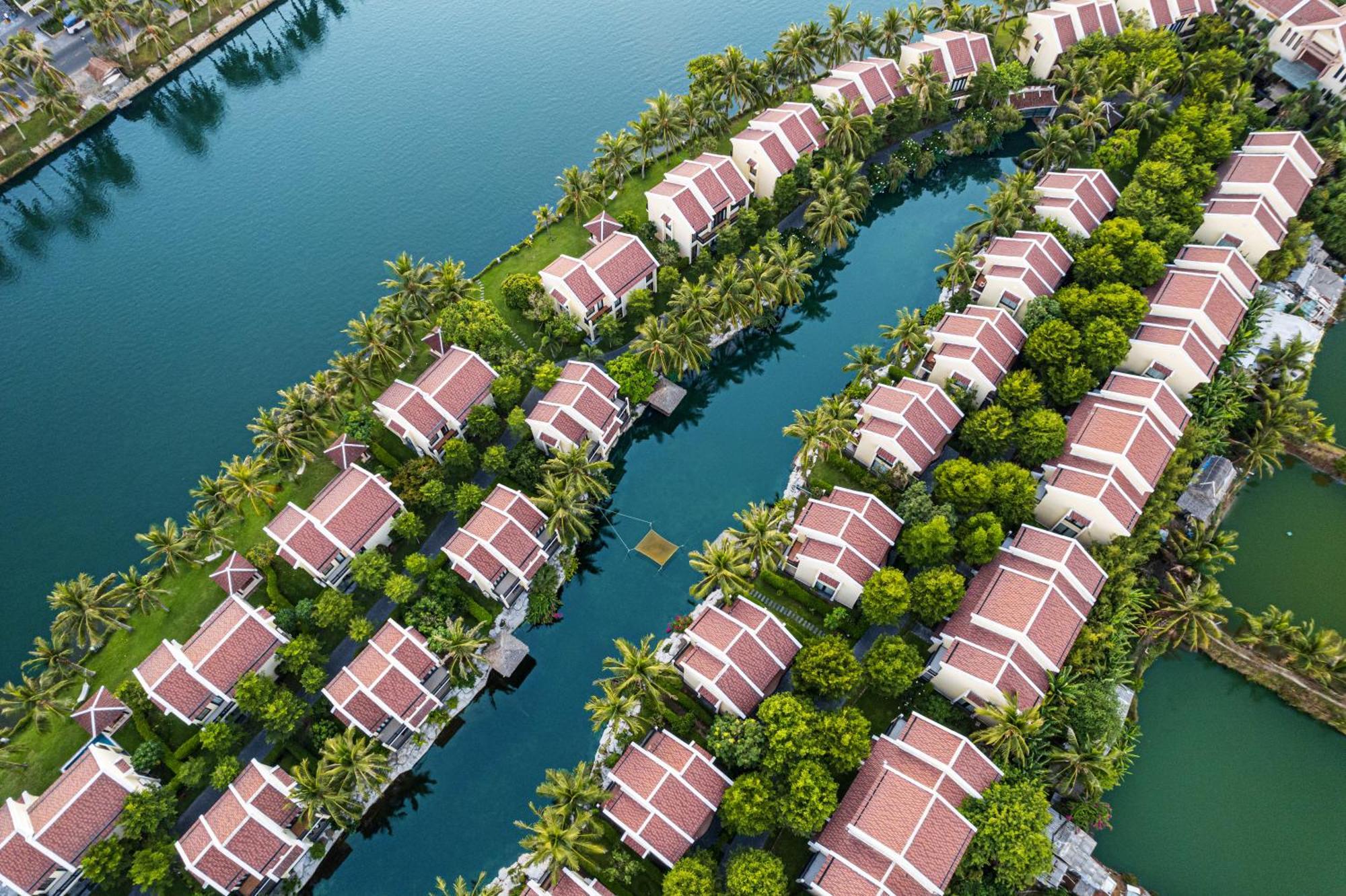 Koi & Hoi An