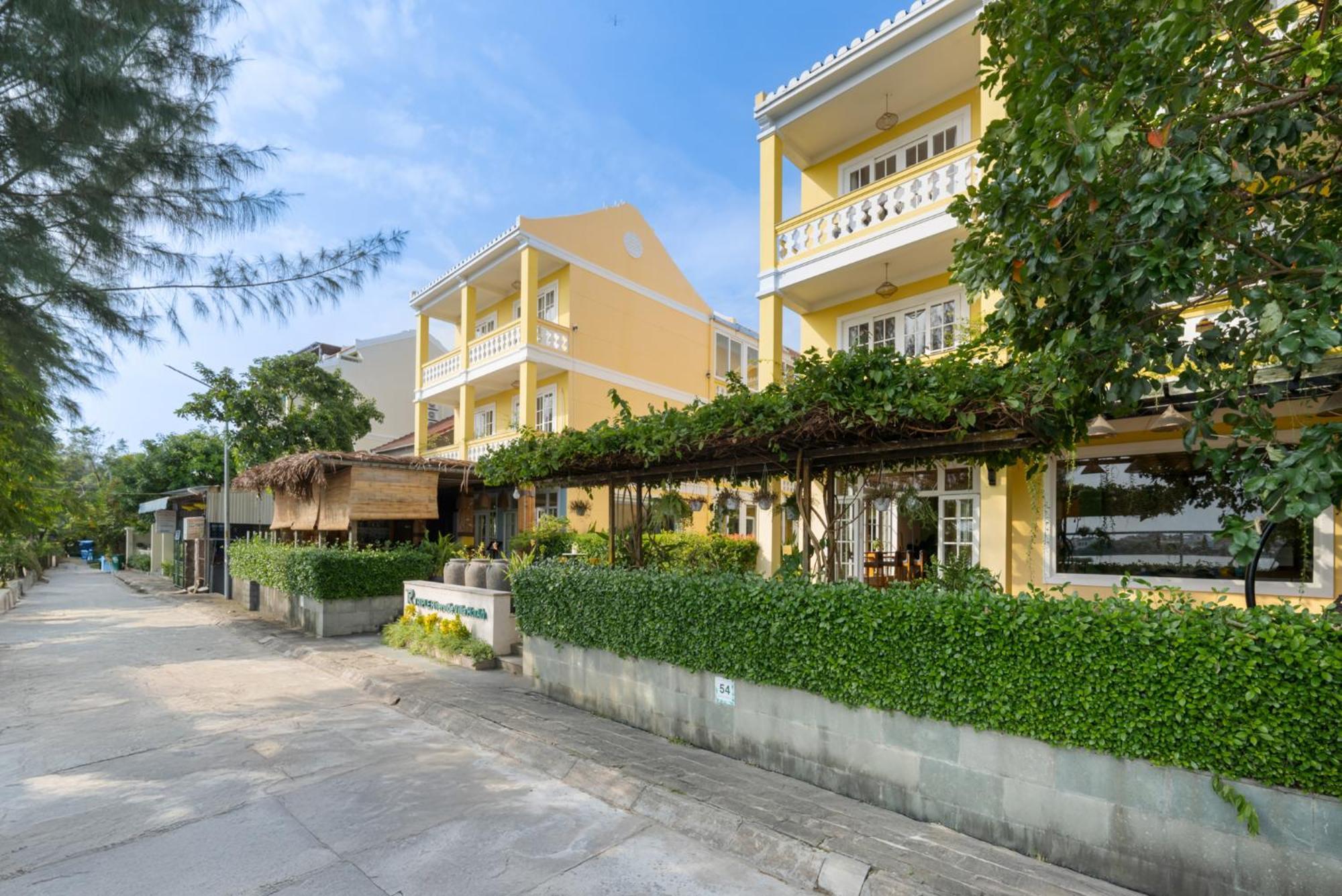 Hotel Triple Riverside Hoian 3*