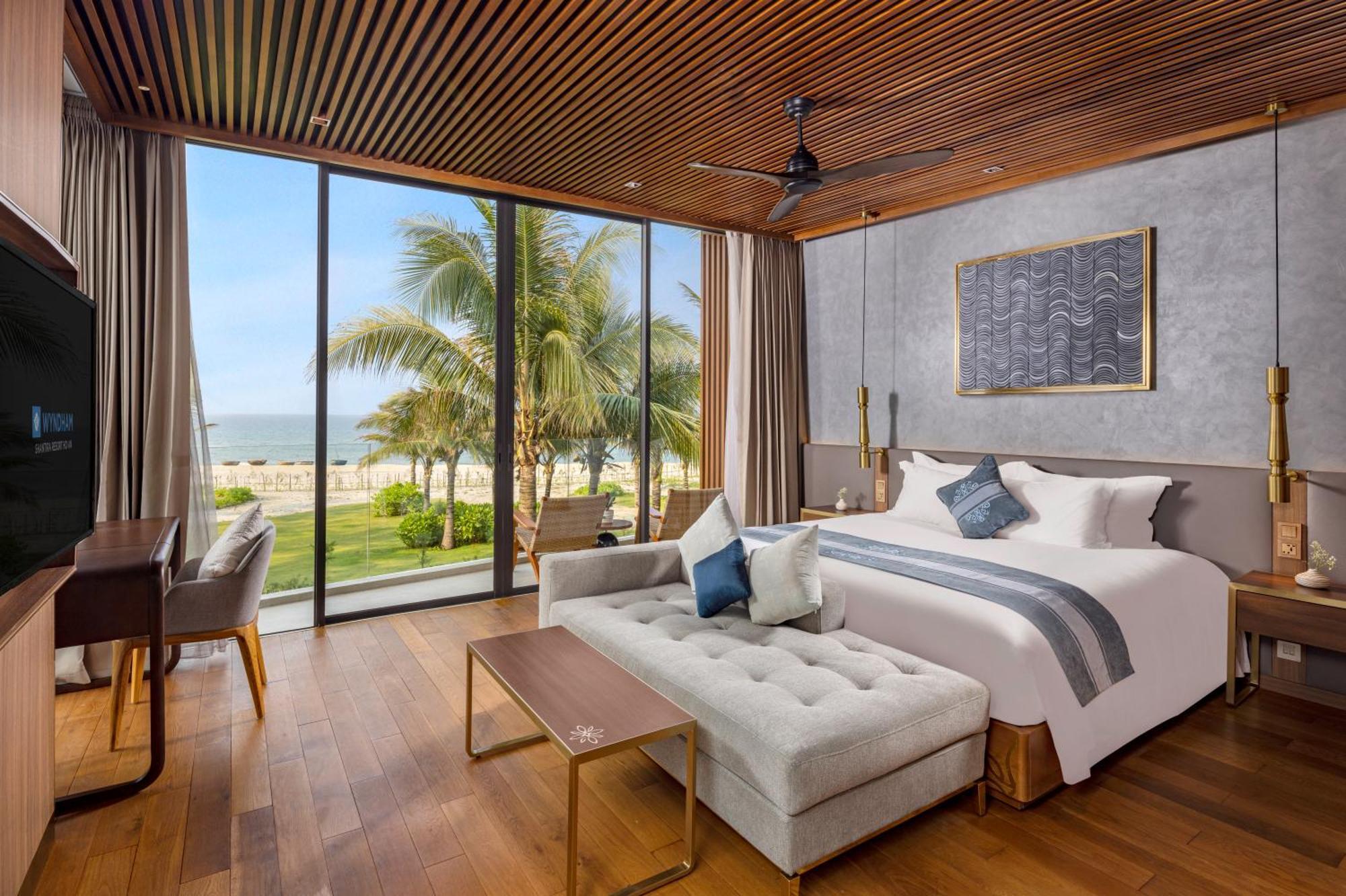 Wyndham Royal Beachfront &