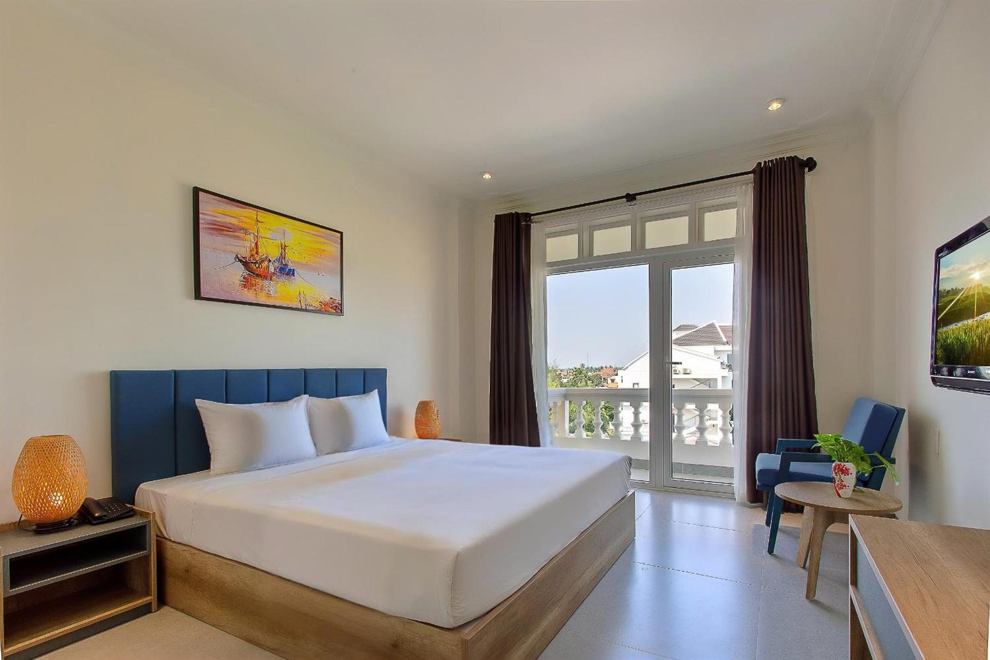 Aurora Riverside And Hoi An