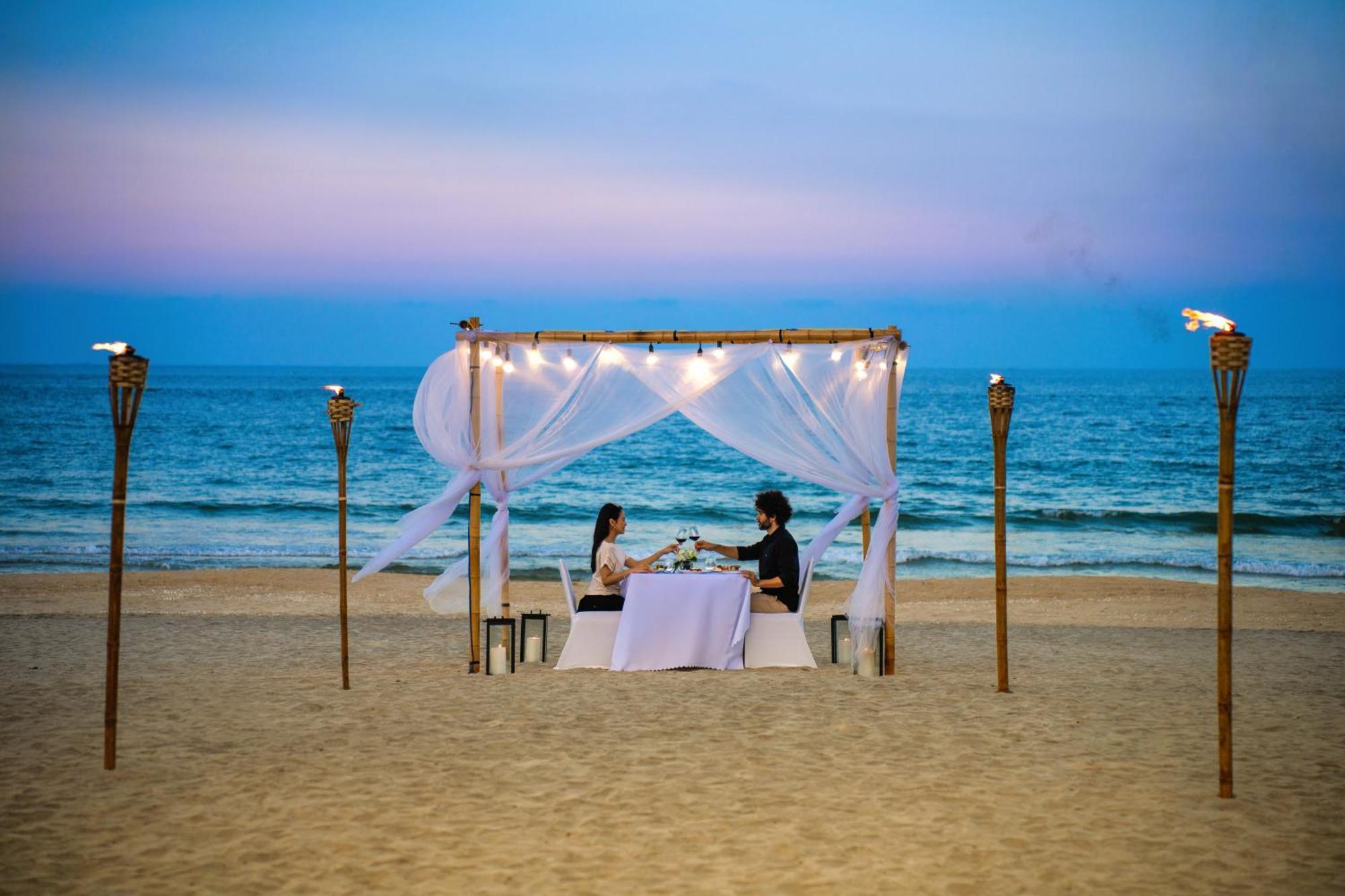 Wyndham Royal Beachfront &
