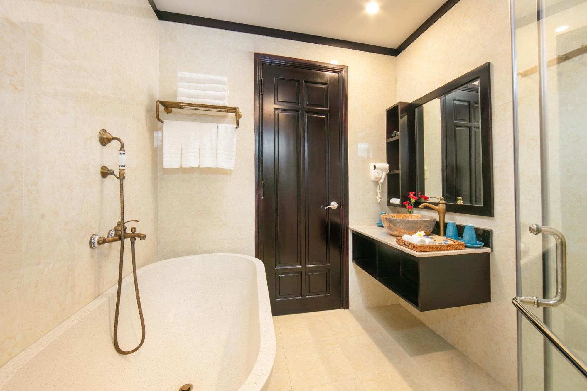 Silk River & Hotel 4*