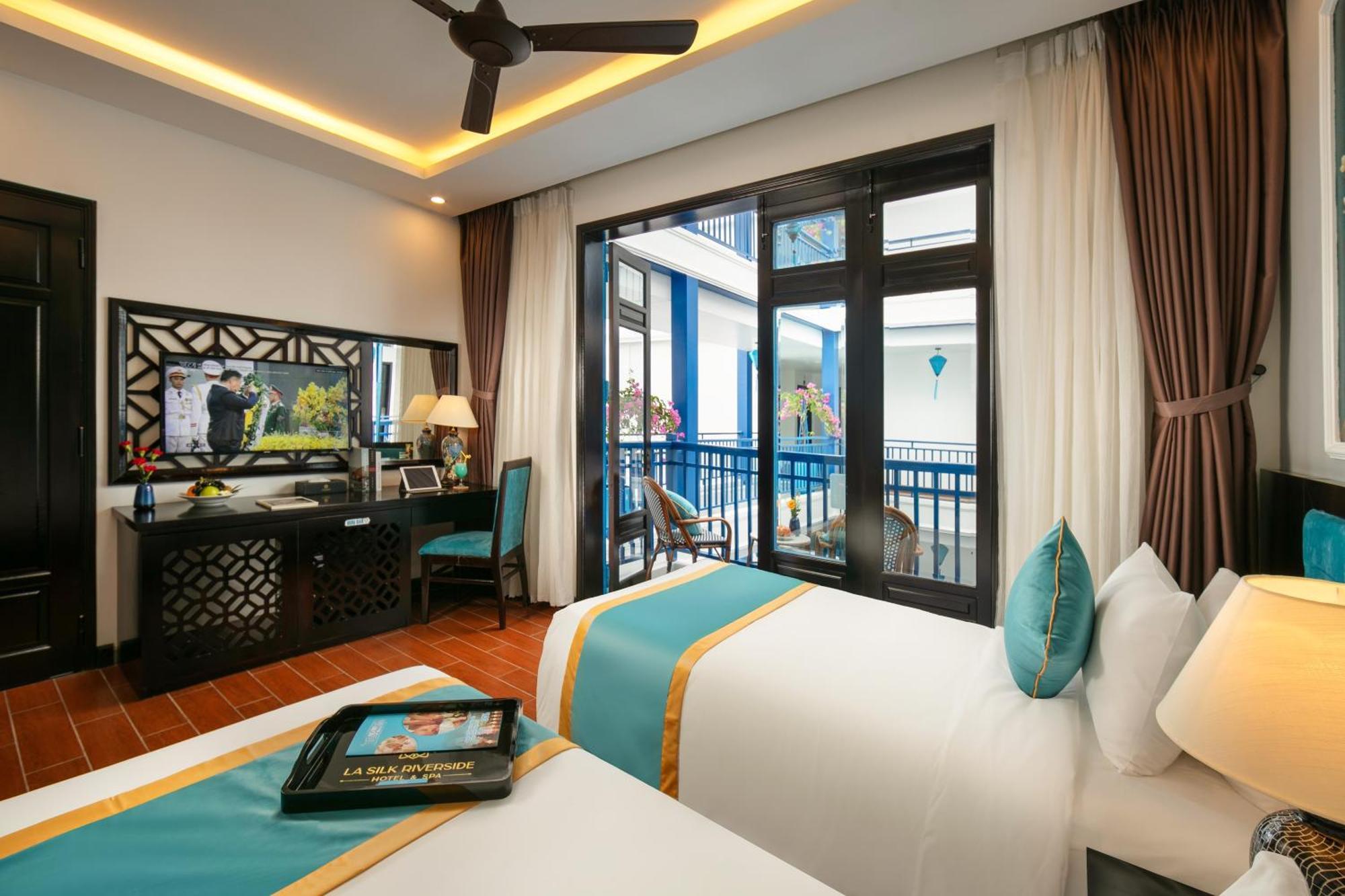 Hotel Silk River & 4*