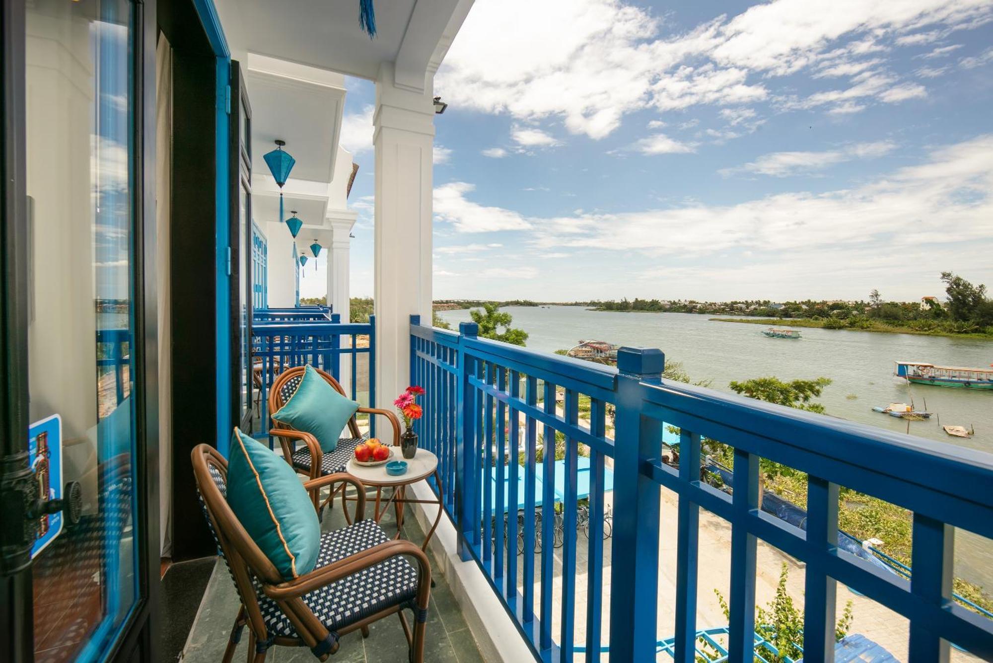 Hotel Silk River &