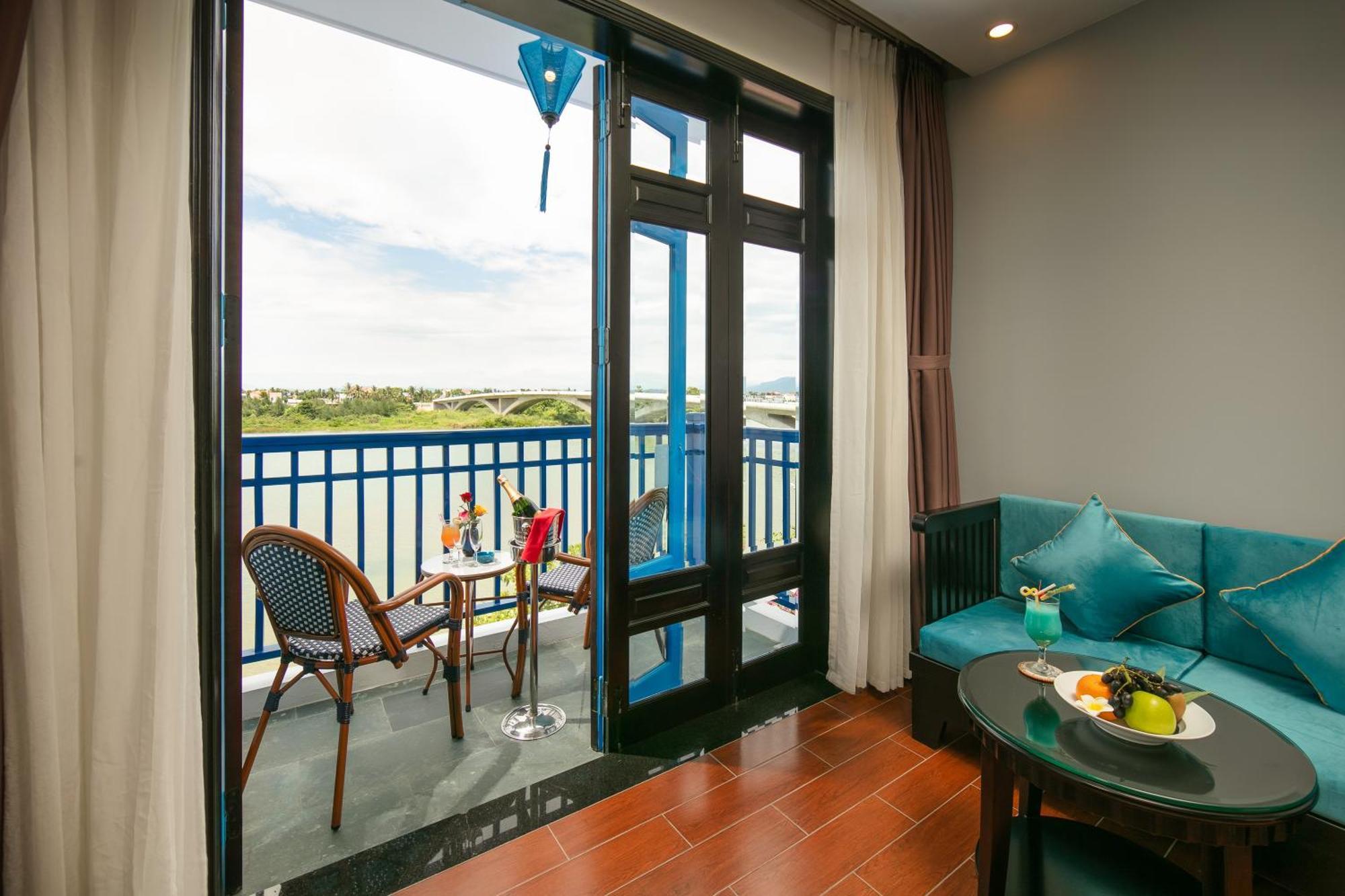 Hotel Silk River &