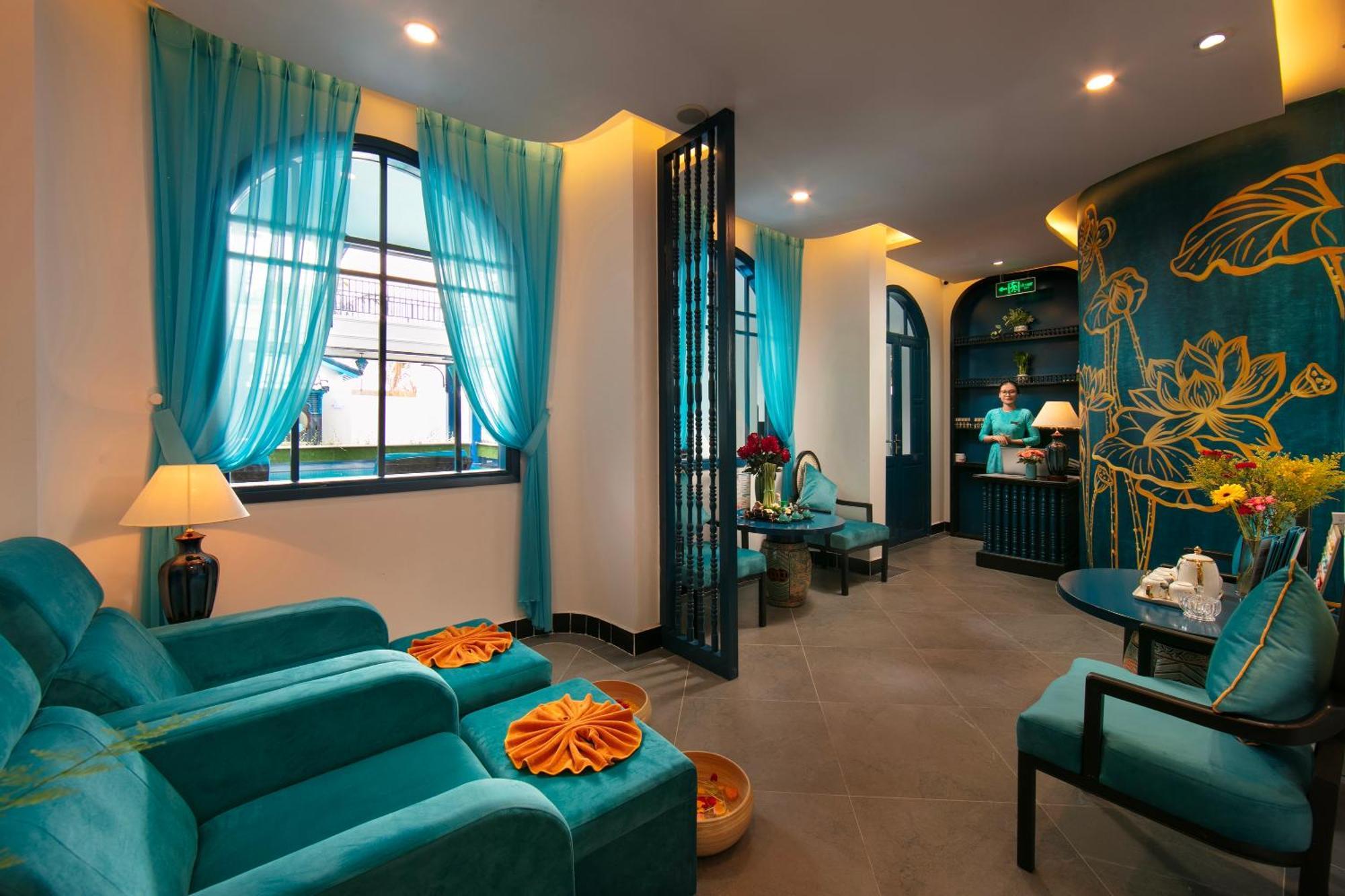 Silk River & Hotel