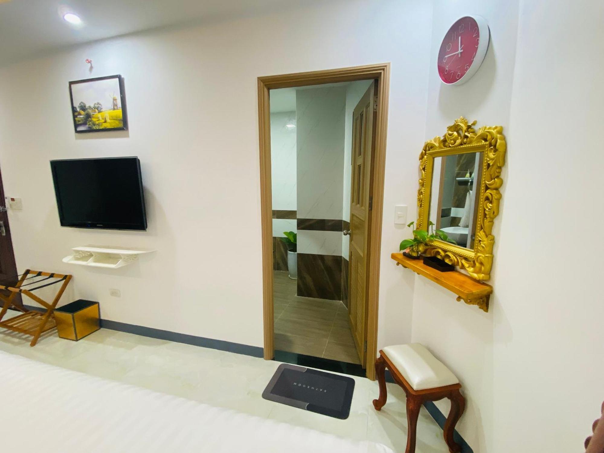 The Arch Hotel *