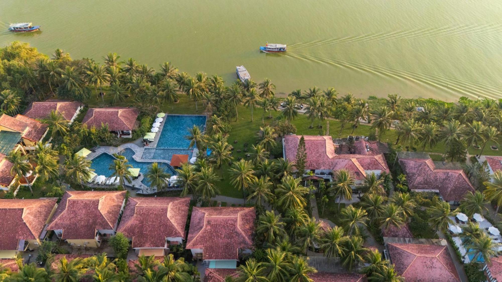 Vinh Hung Riverside & 4*