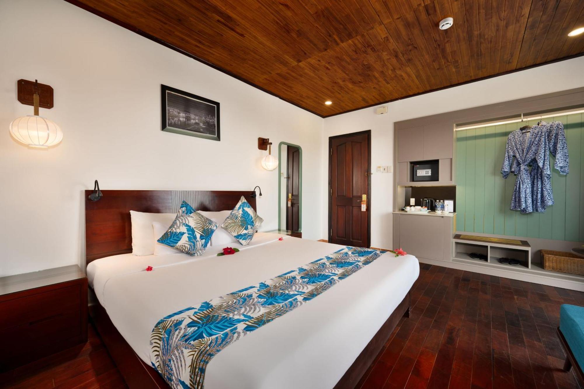 Resort Vinh Hung Riverside & 4*