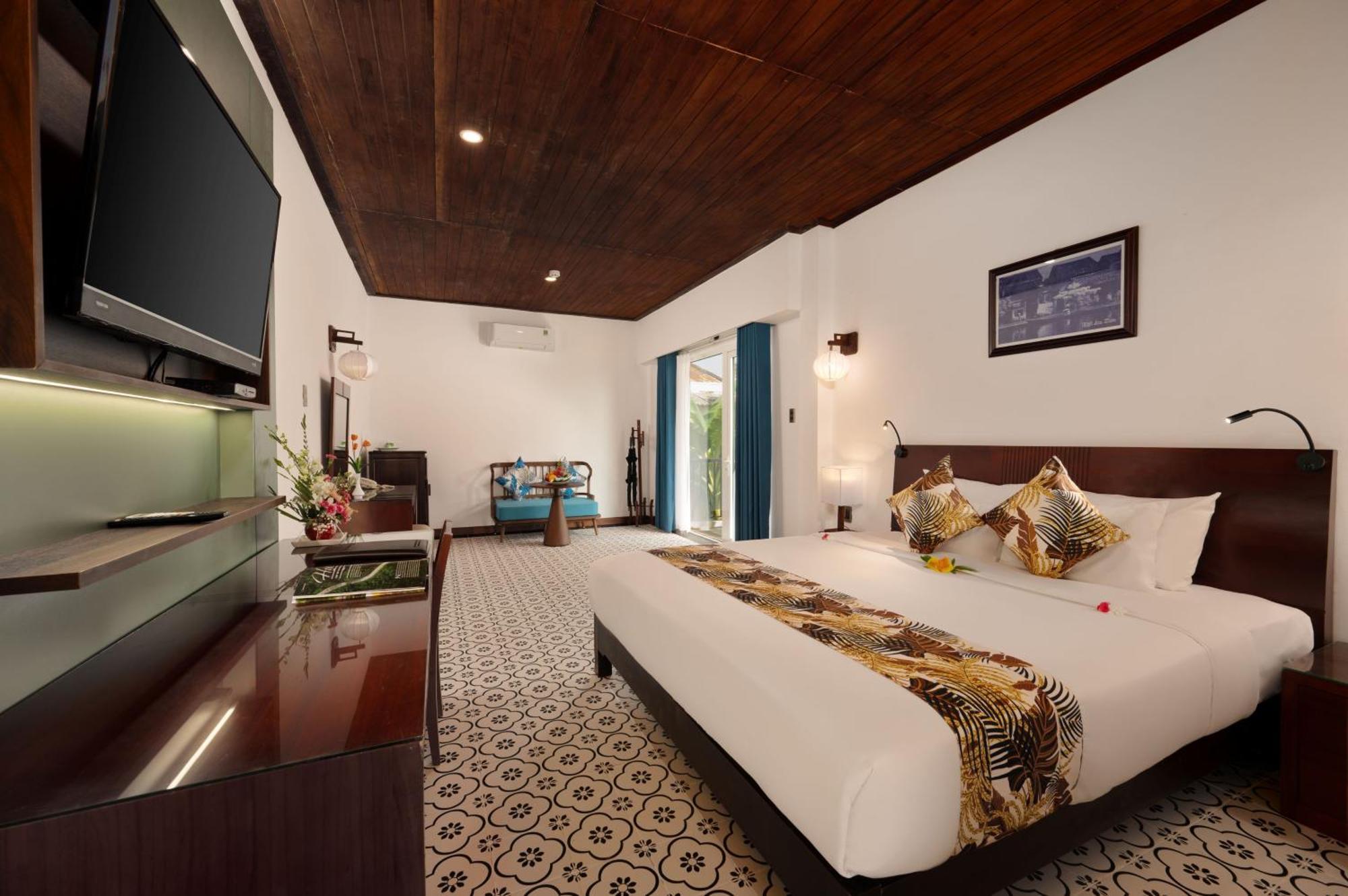 Vinh Hung Riverside &