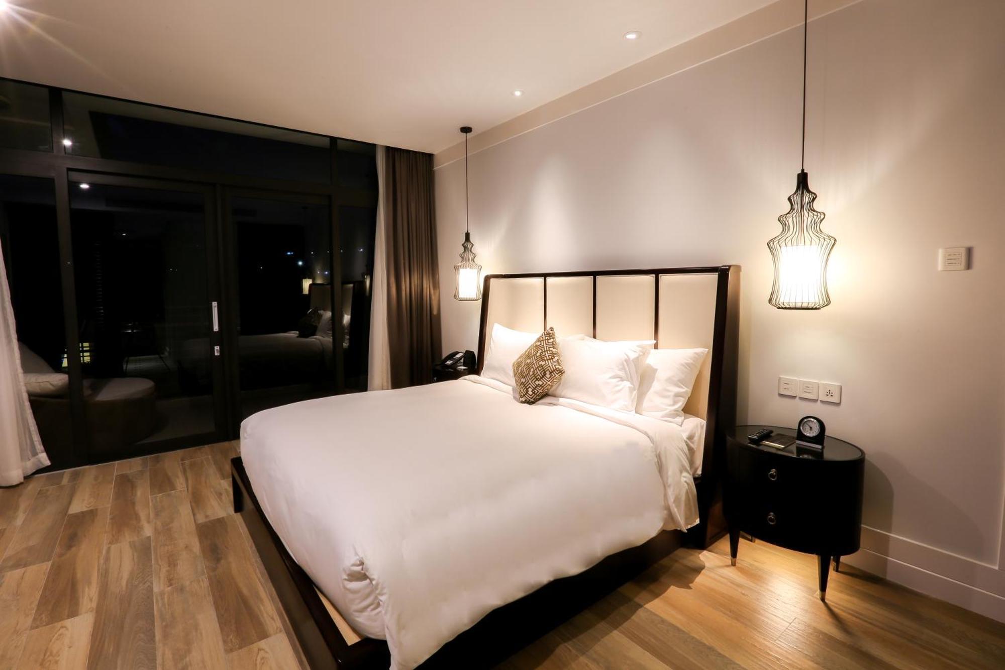 Montgomerie Links & 5* Hoi An