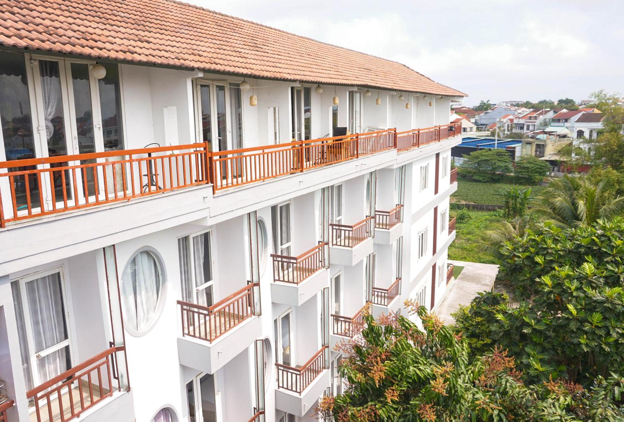 Paradise Hotel