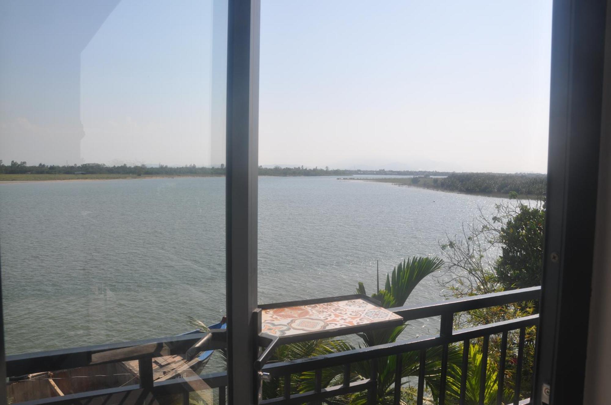 Autumn Bay Retreat