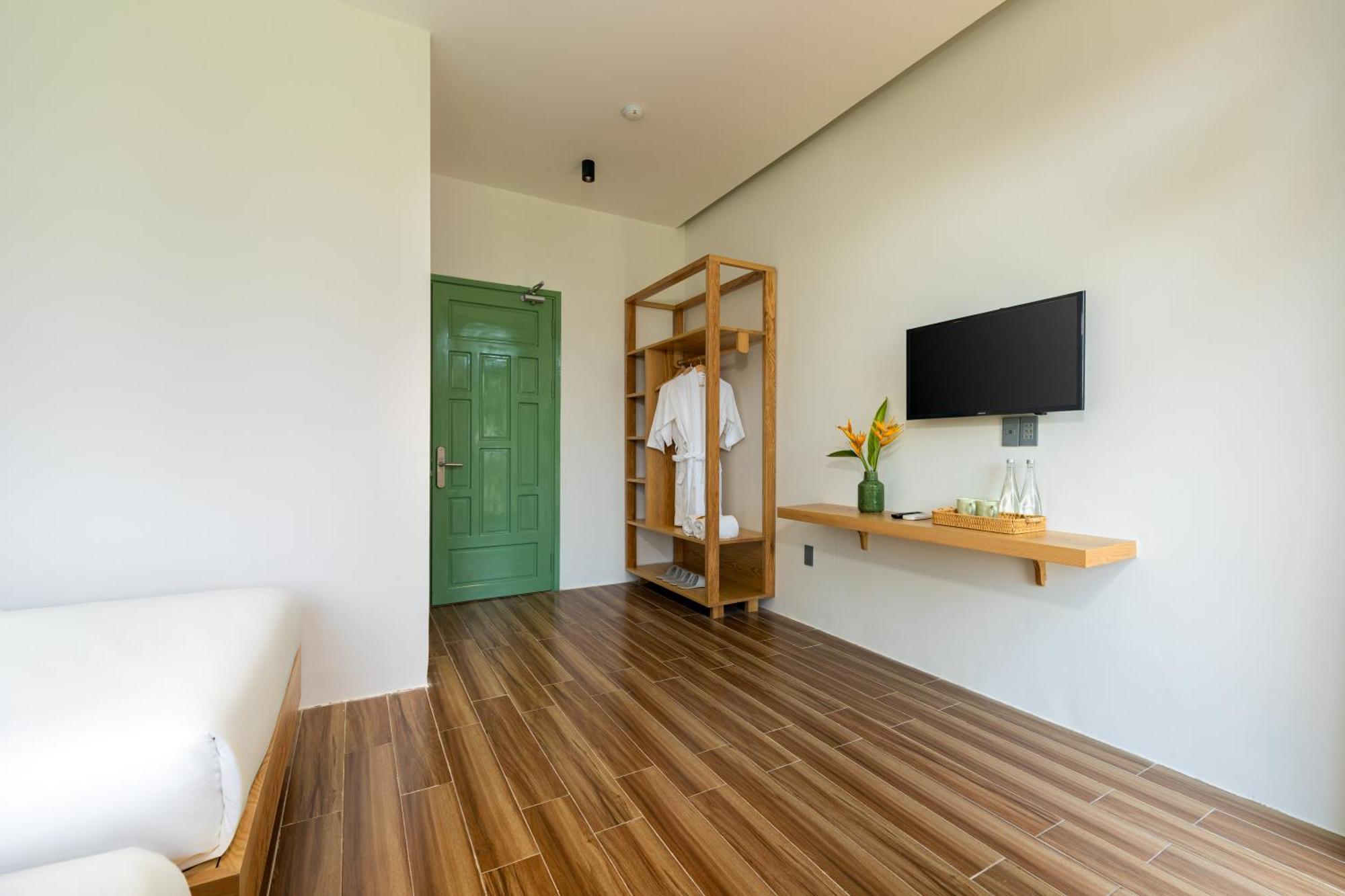 Manling Retreat Hotel 3*