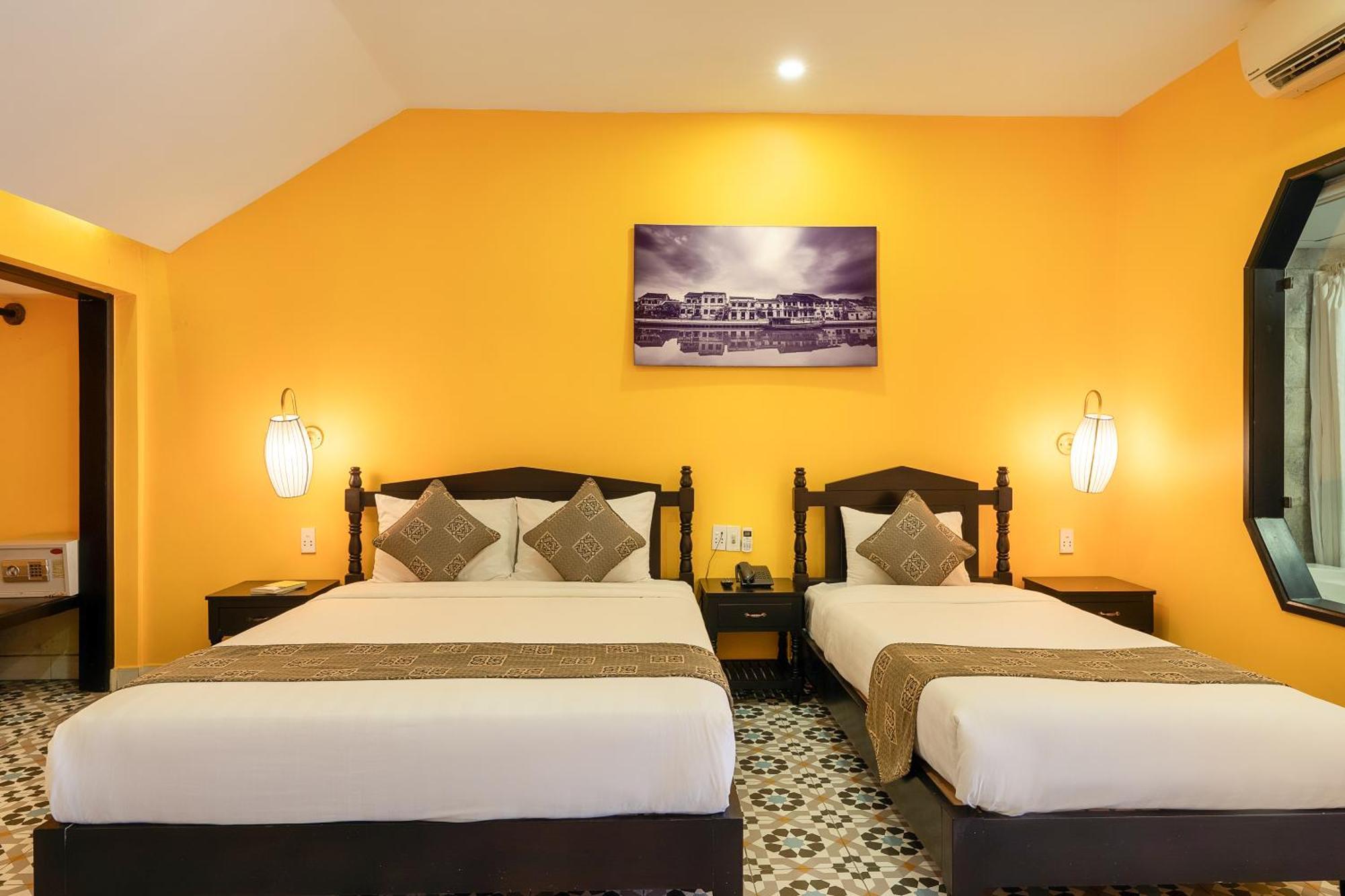 Golden Bell Homestay *