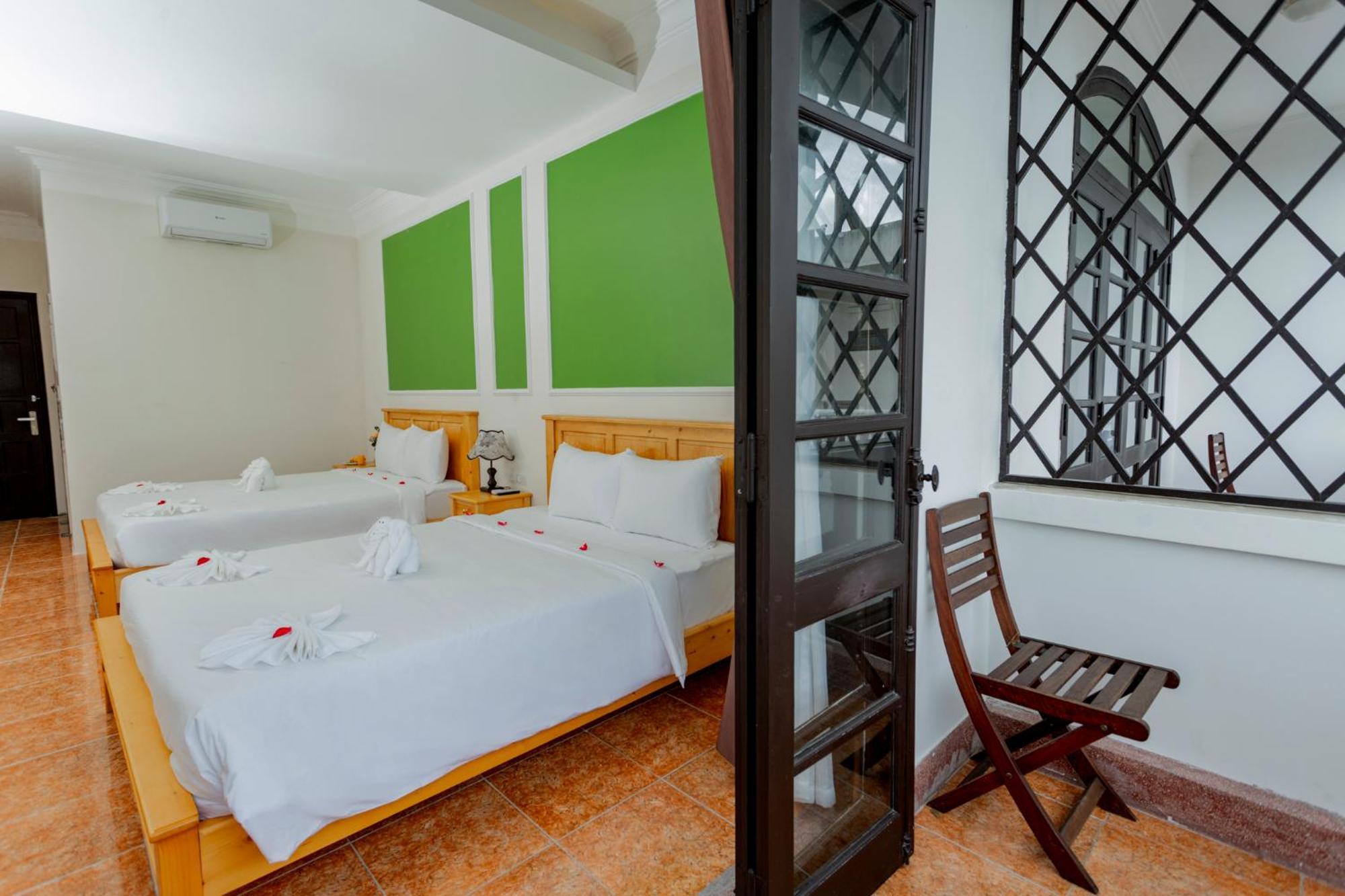 Hotel Sea And 3*