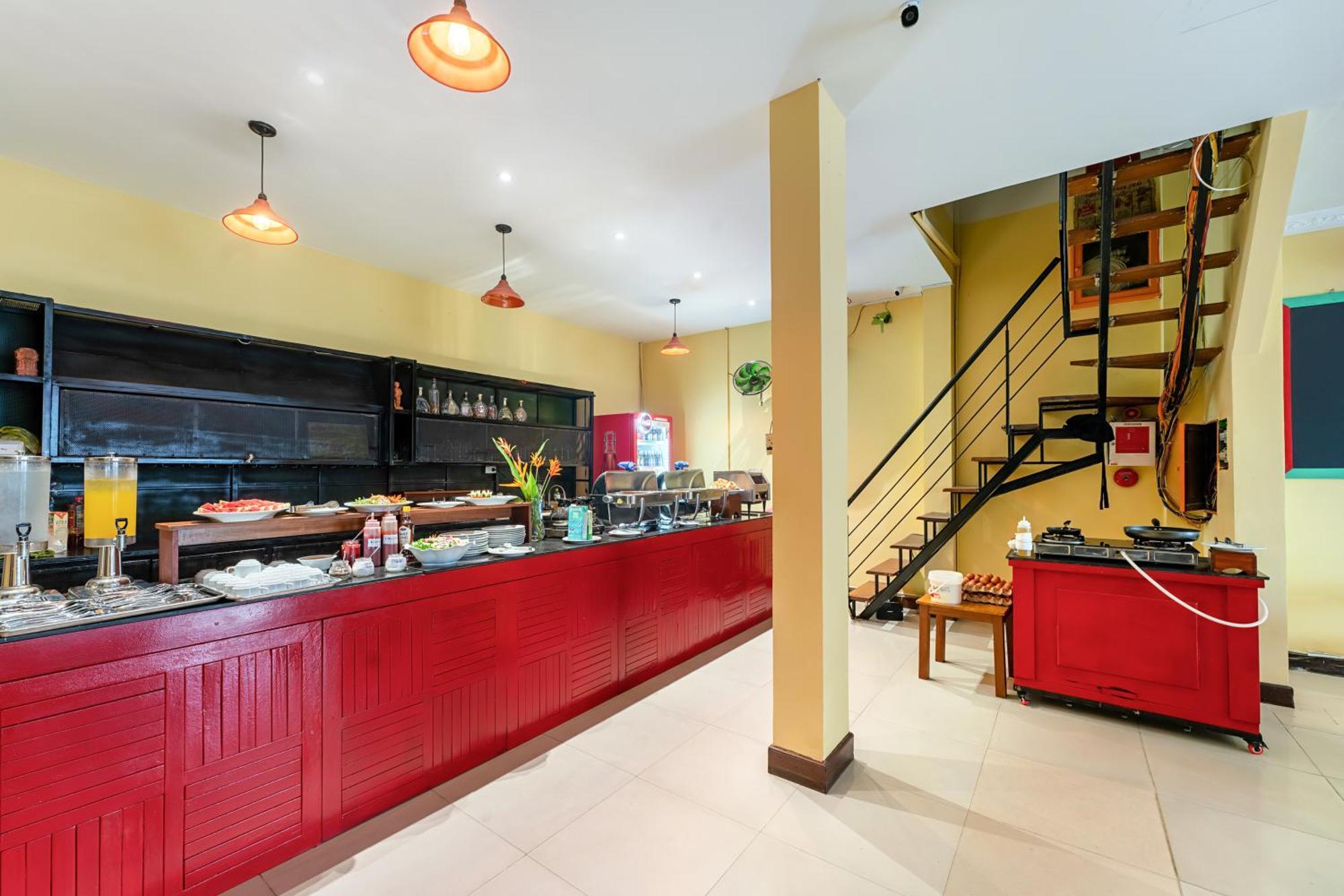 Hostel Harmony Old Town And Pool Bar