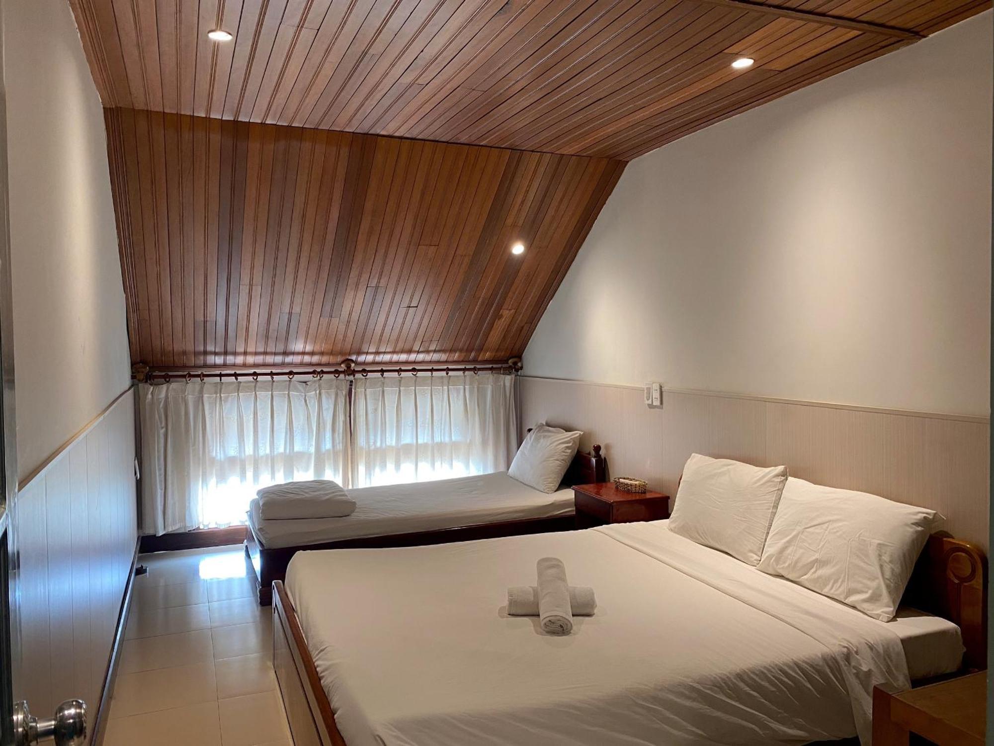 Harmony Old Town And Pool Bar Hostel