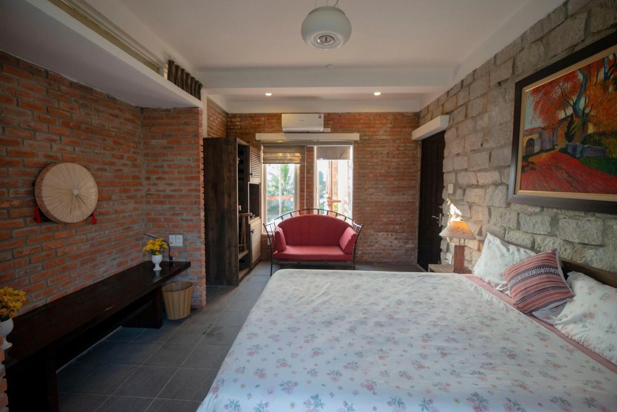 Laoxao Riverstone Homestay *