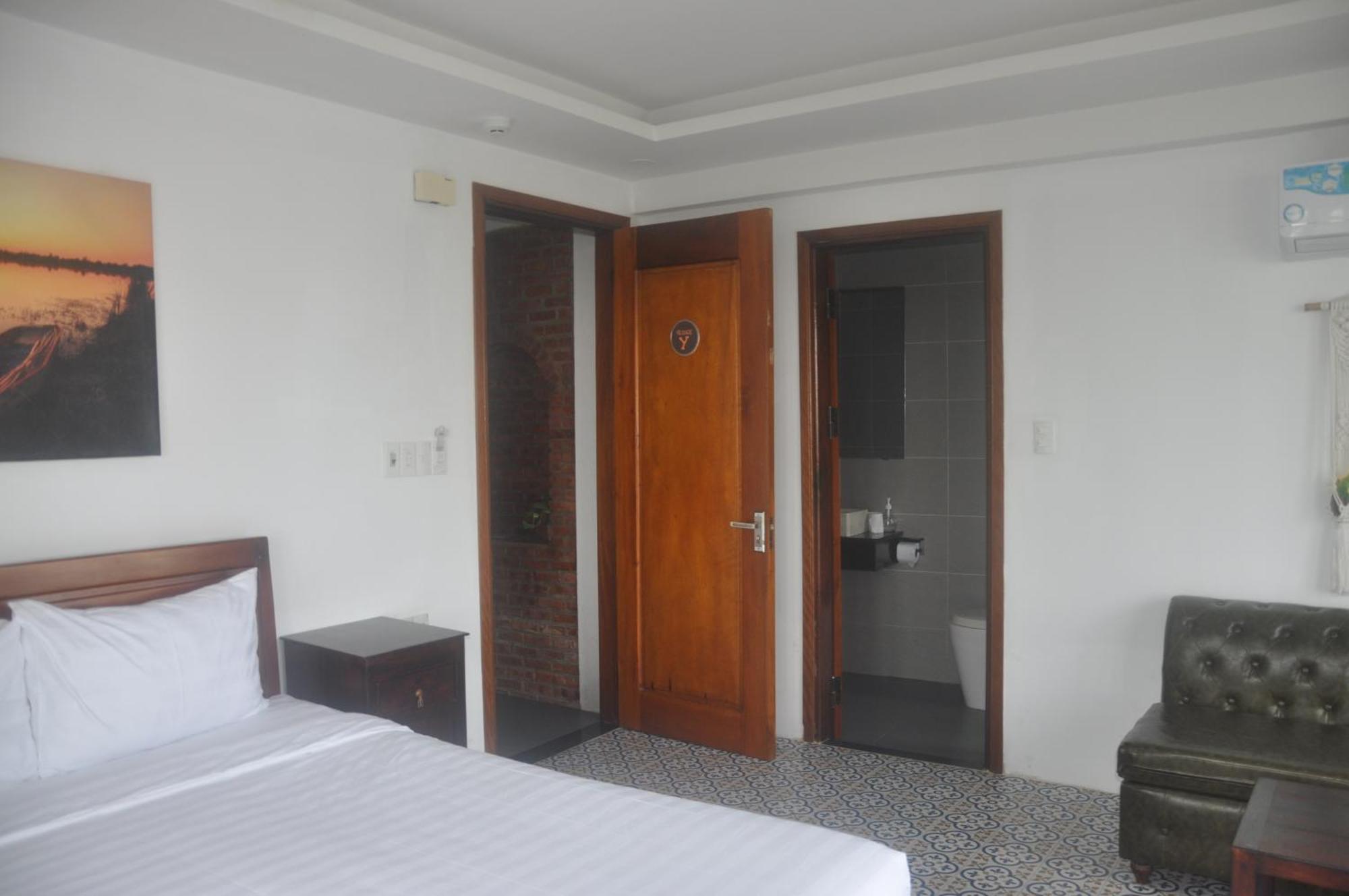 Hotel Autumn Bay Retreat