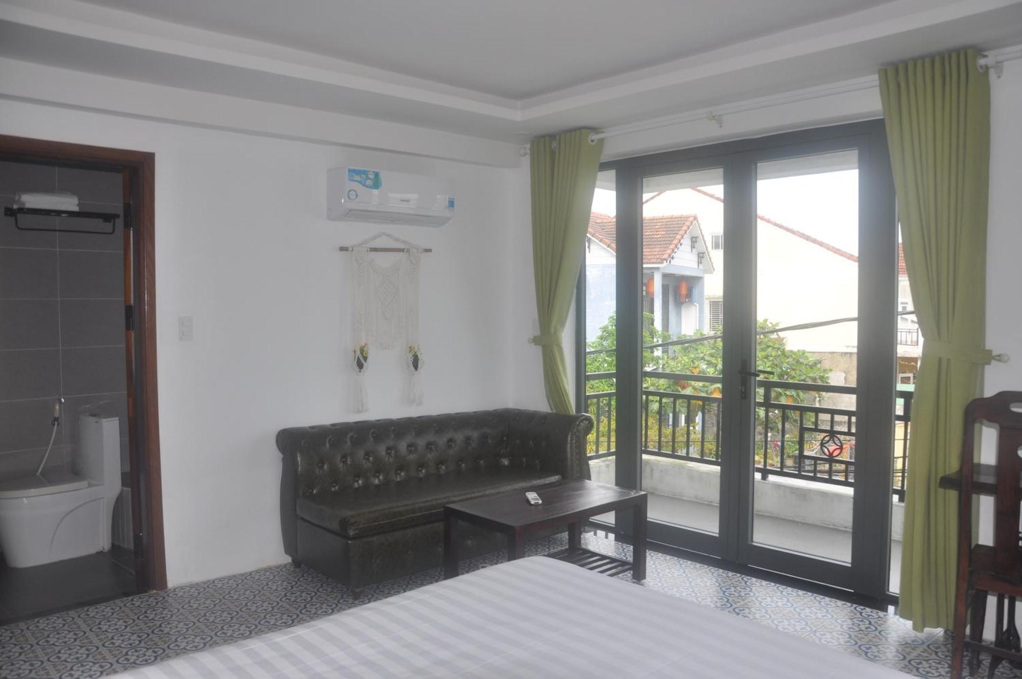 Autumn Bay Retreat Hotel *