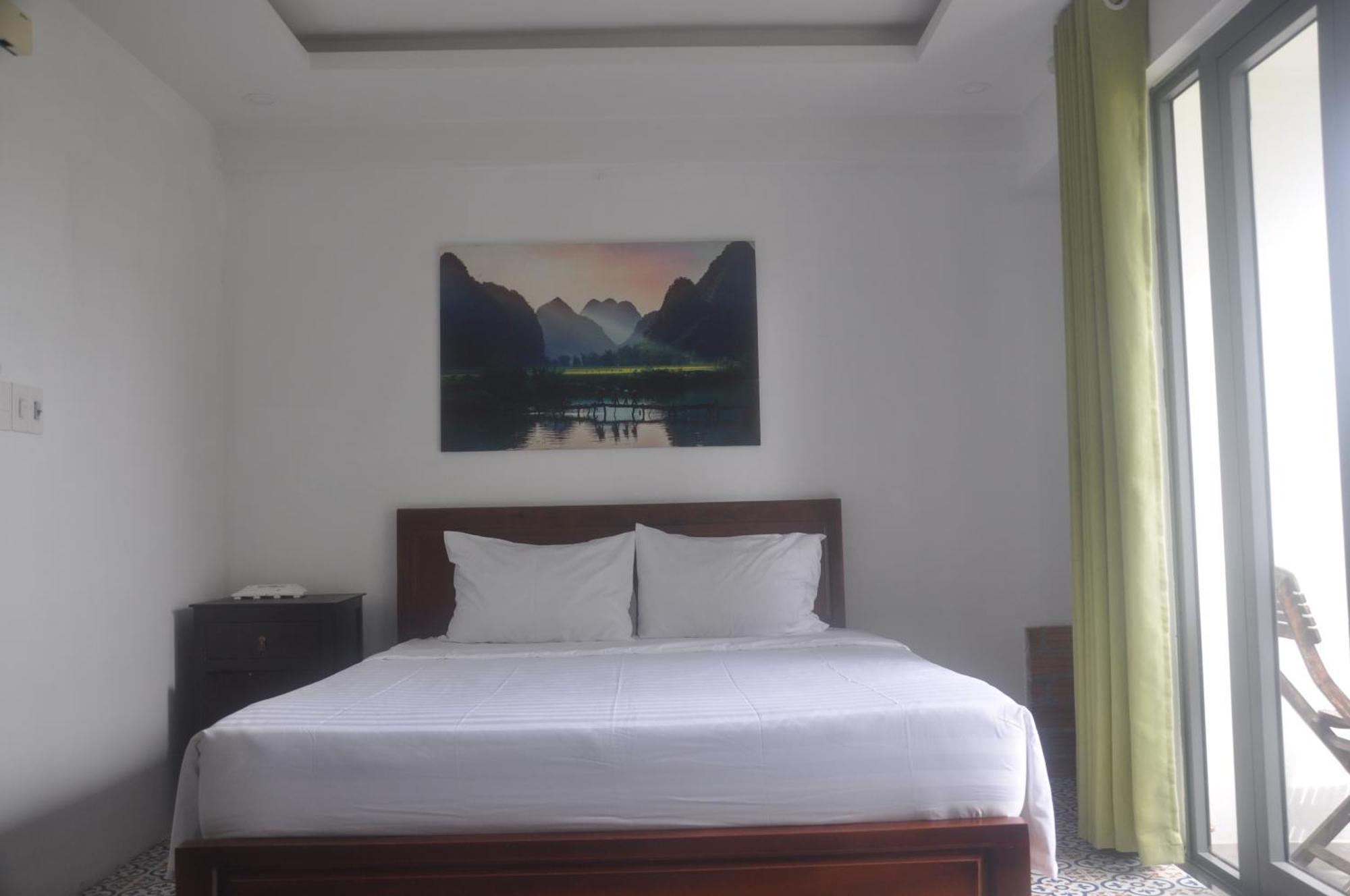 Autumn Bay Retreat Hotel