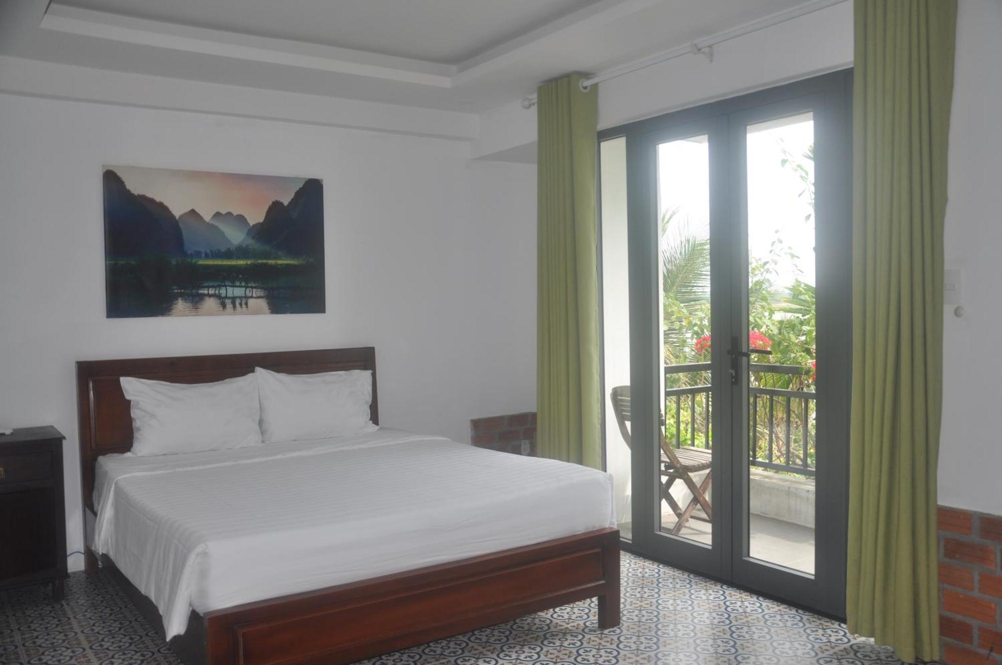 Hotel Autumn Bay Retreat