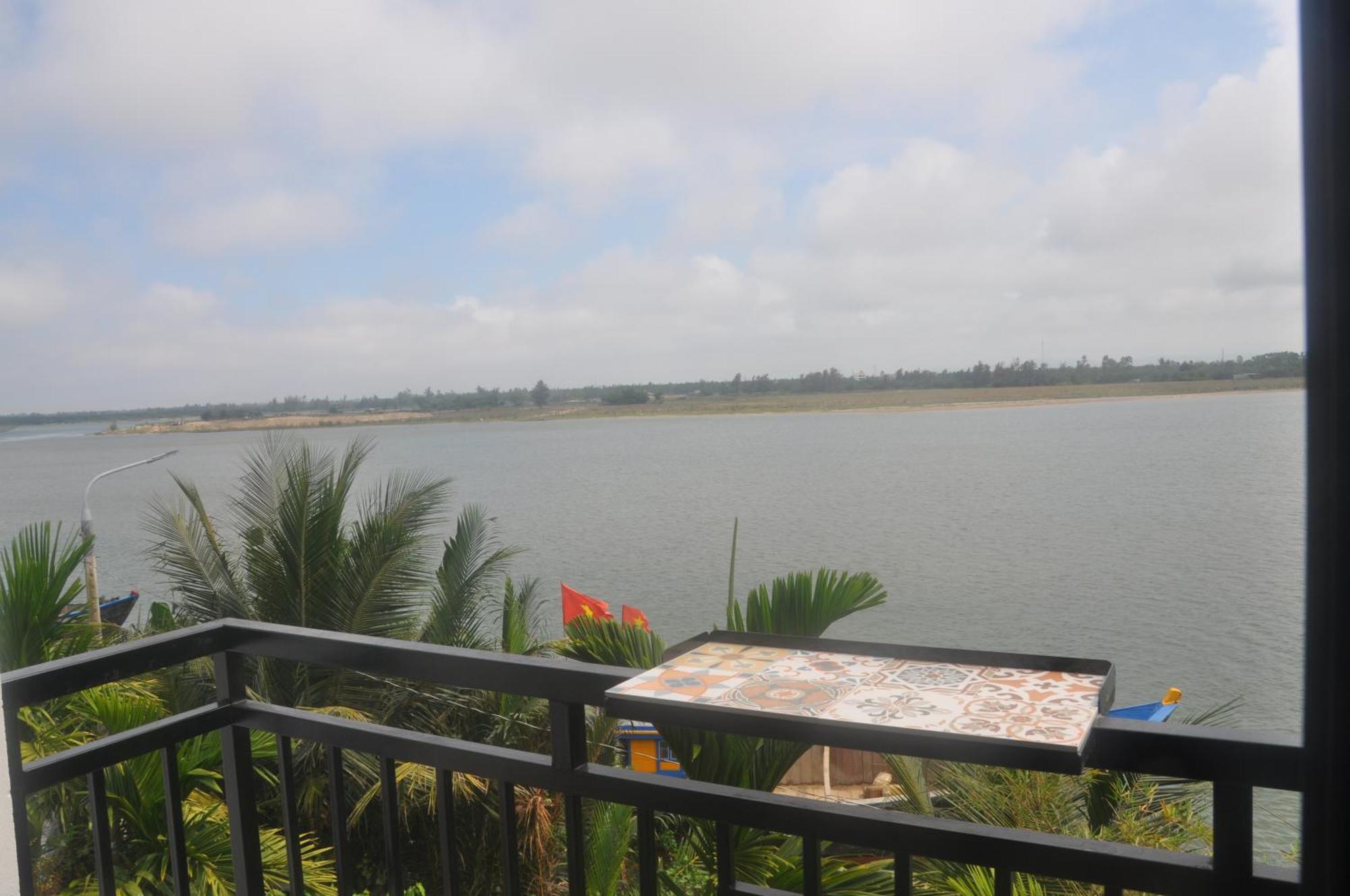 Autumn Bay Retreat Hotel Hoi An