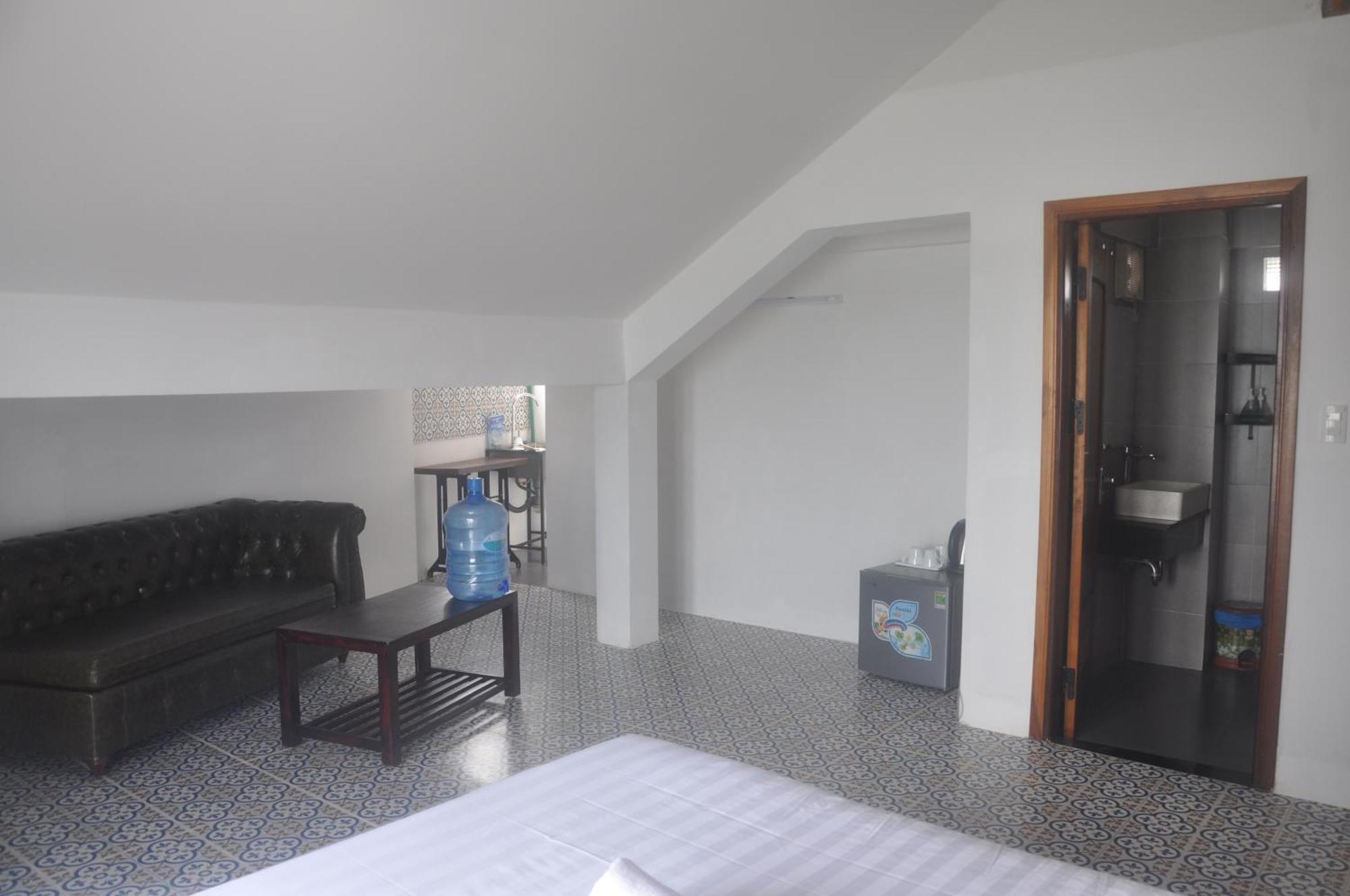 Autumn Bay Retreat Hotel
