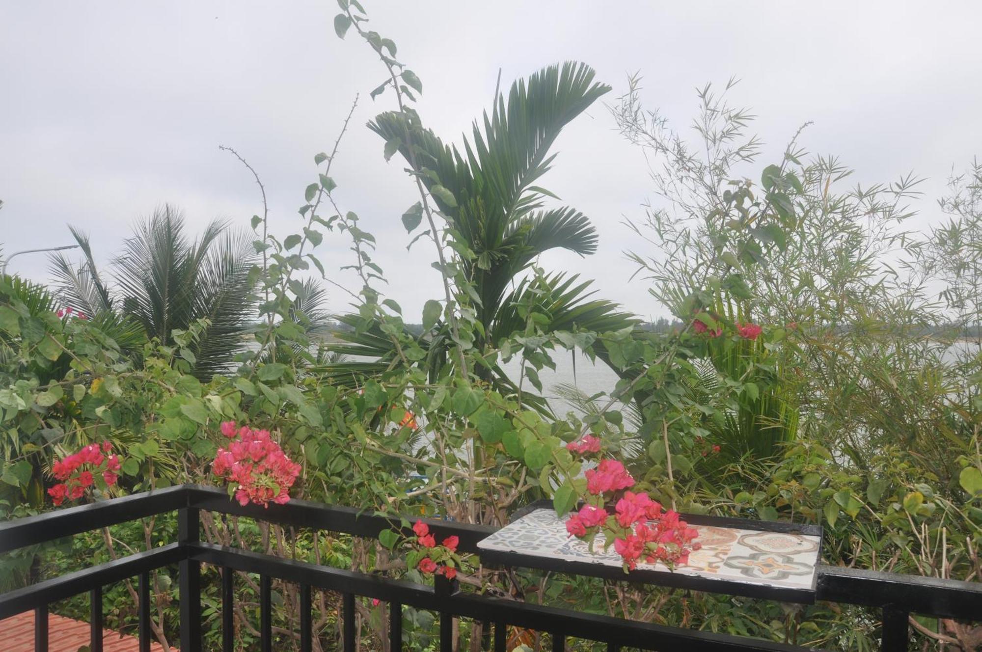 Autumn Bay Retreat Hotel Hoi An