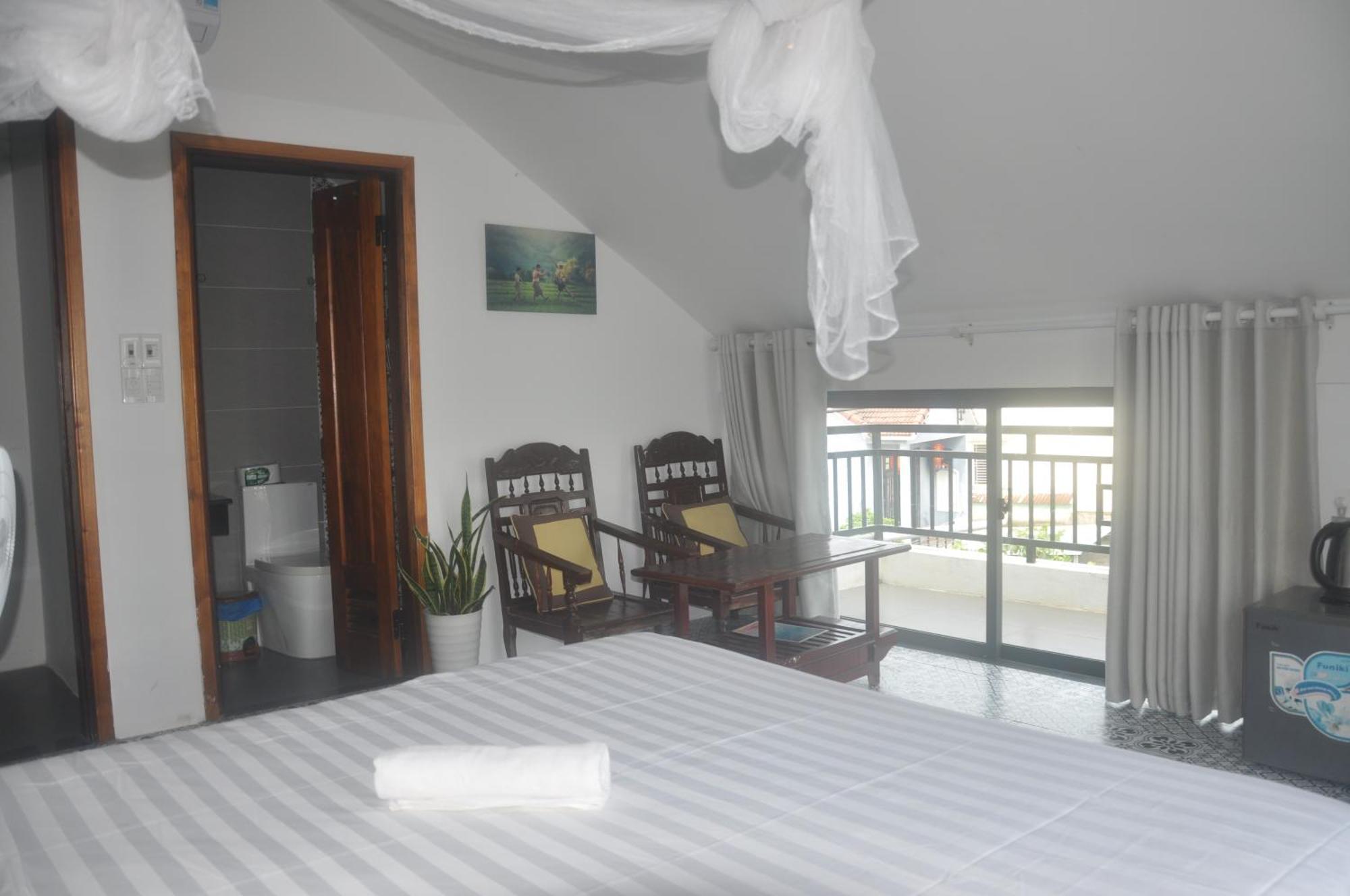 Hotel Autumn Bay Retreat