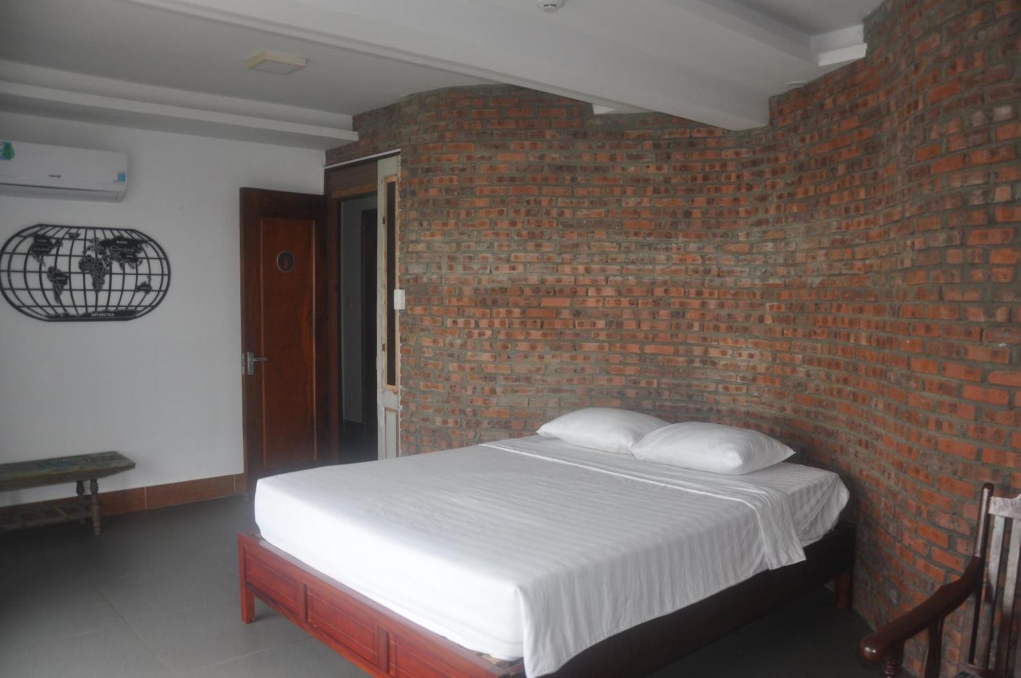 Autumn Bay Retreat Hotel