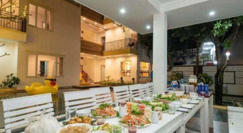 Hostel Ht And